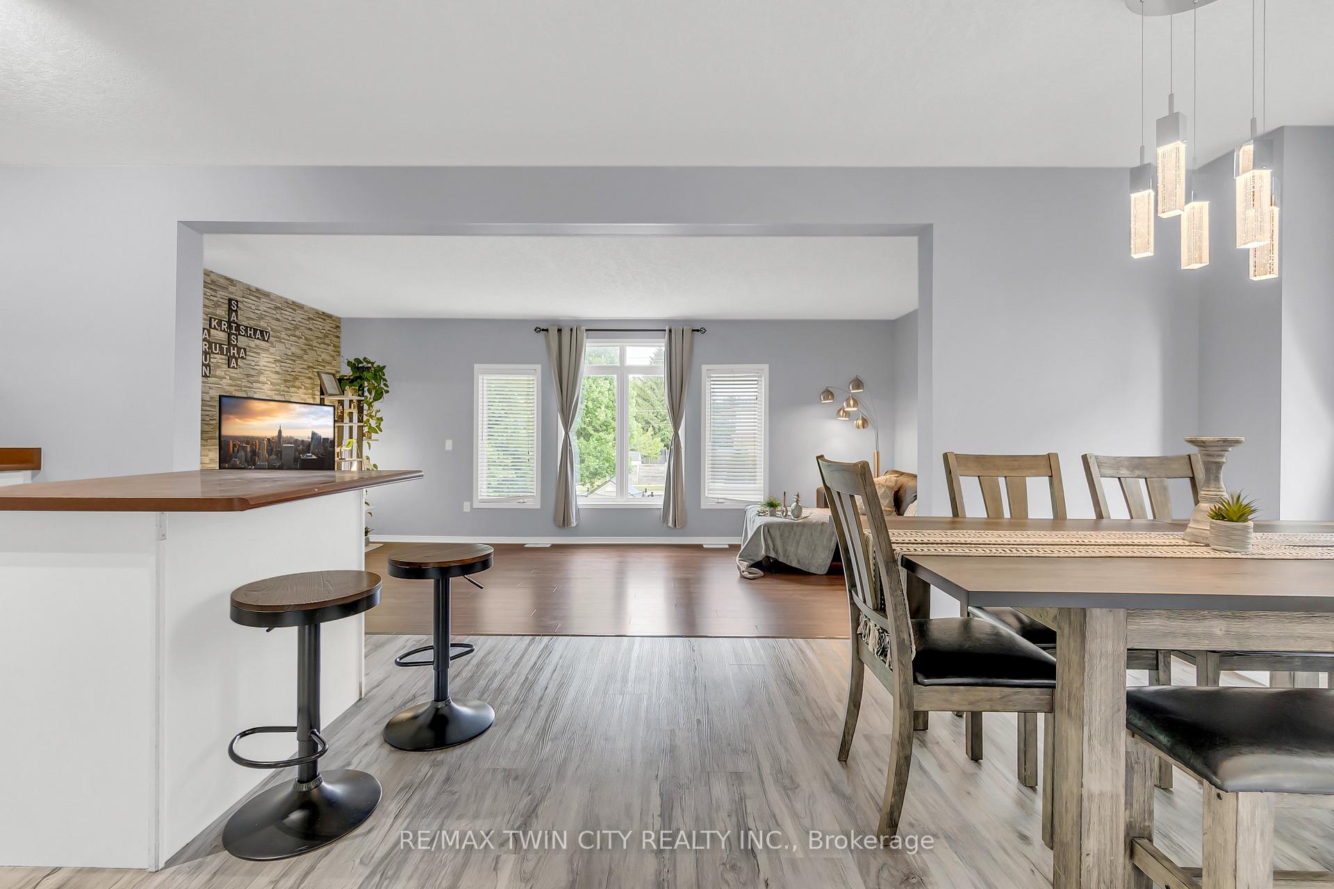 Photo 7 of 556 Dansbury Drive, Waterloo — HOMEH