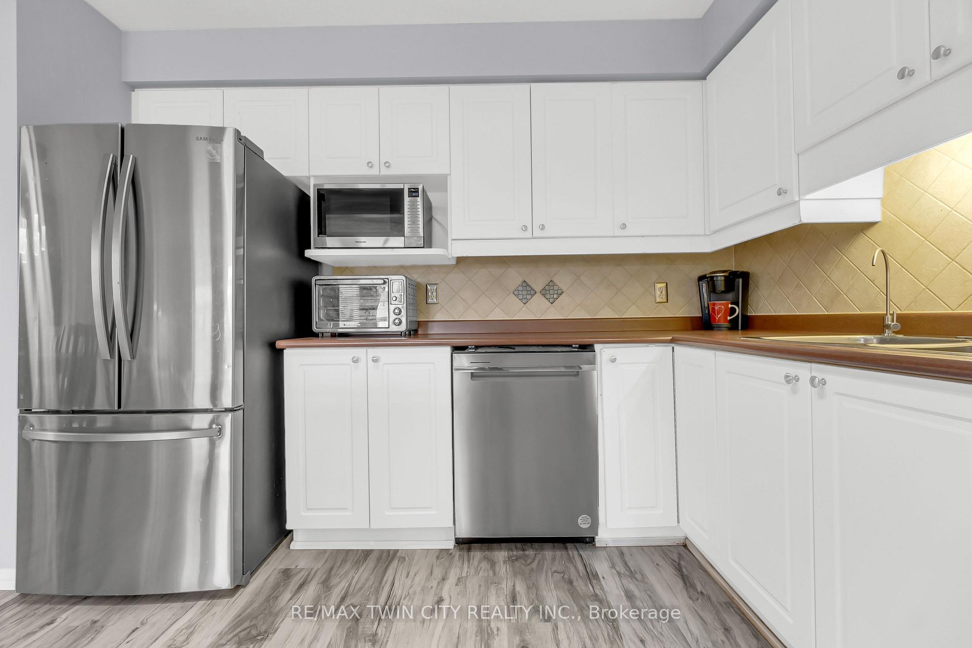 Photo 10 of 556 Dansbury Drive, Waterloo — HOMEH
