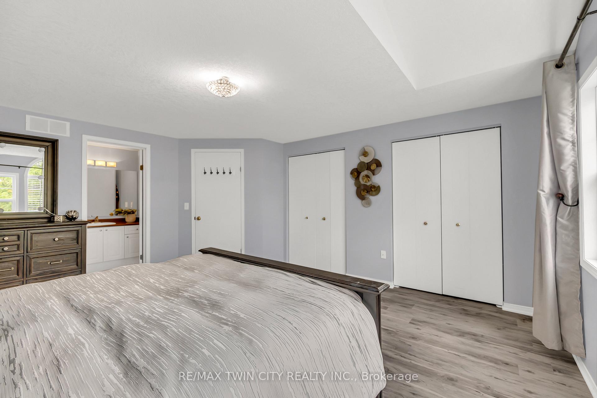 Photo 17 of 556 Dansbury Drive, Waterloo — HOMEH