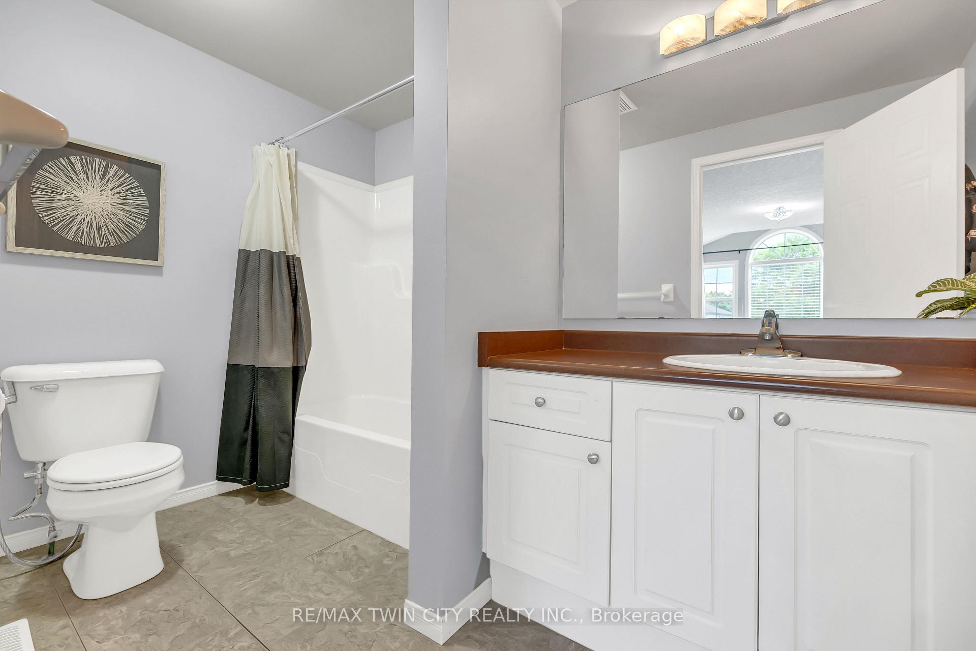 Photo 18 of 556 Dansbury Drive, Waterloo — HOMEH