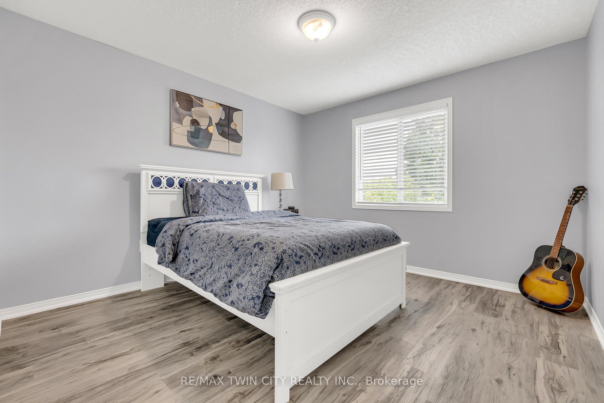 Photo 19 of 556 Dansbury Drive, Waterloo — HOMEH