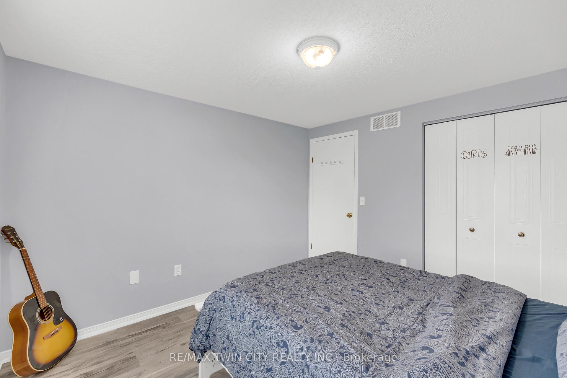 Photo 20 of 556 Dansbury Drive, Waterloo — HOMEH