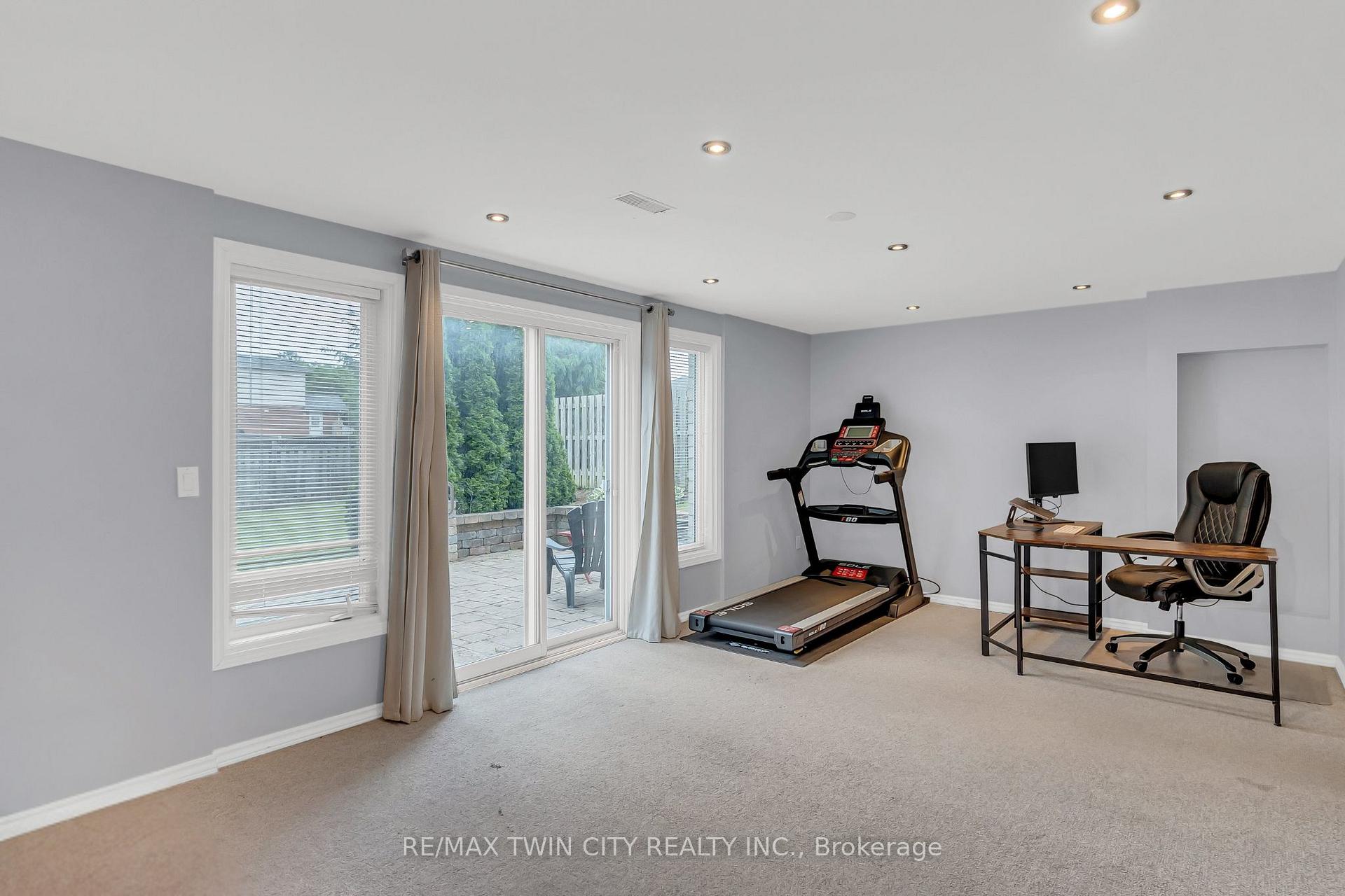 Photo 24 of 556 Dansbury Drive, Waterloo — HOMEH