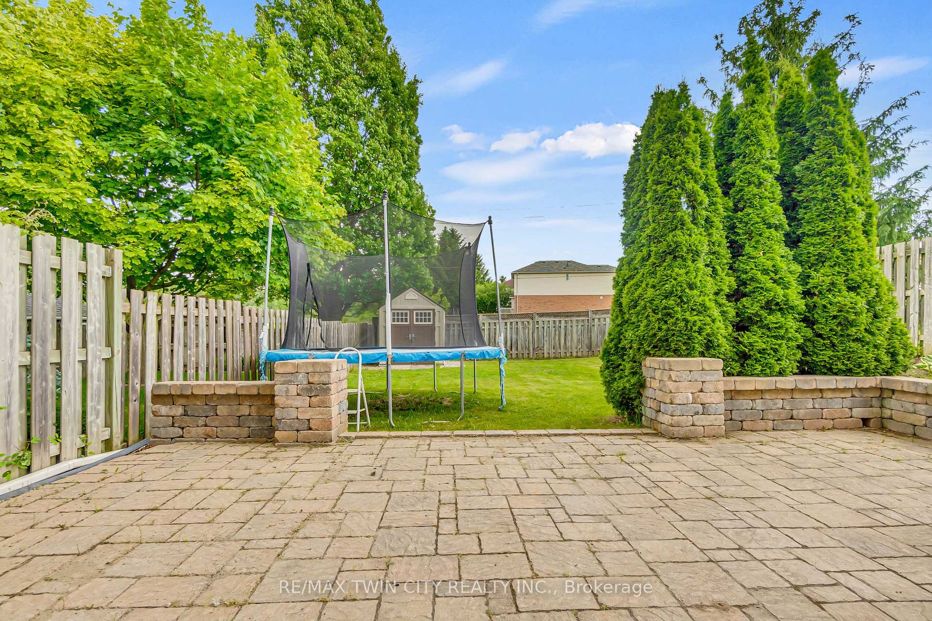 Photo 28 of 556 Dansbury Drive, Waterloo — HOMEH