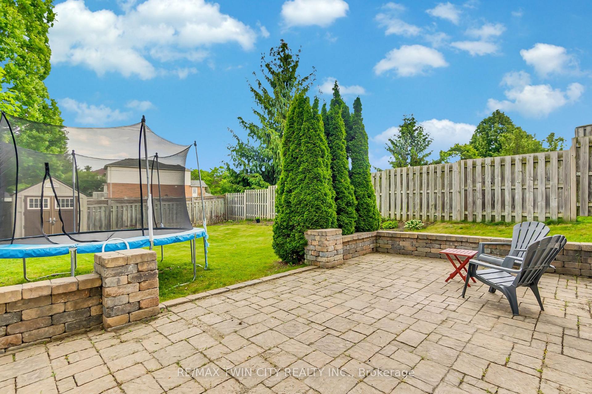 Photo 29 of 556 Dansbury Drive, Waterloo — HOMEH