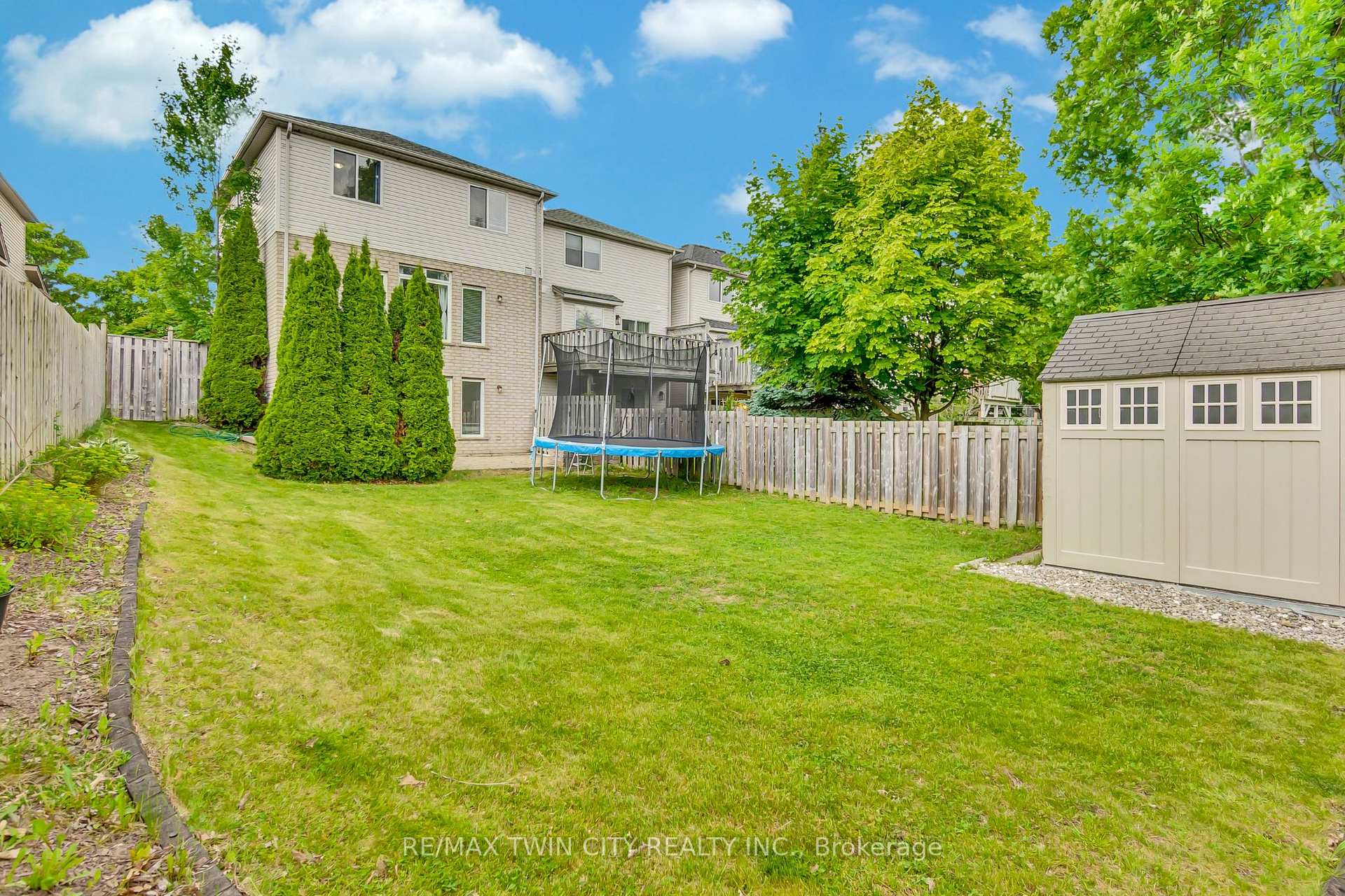 Photo 30 of 556 Dansbury Drive, Waterloo — HOMEH