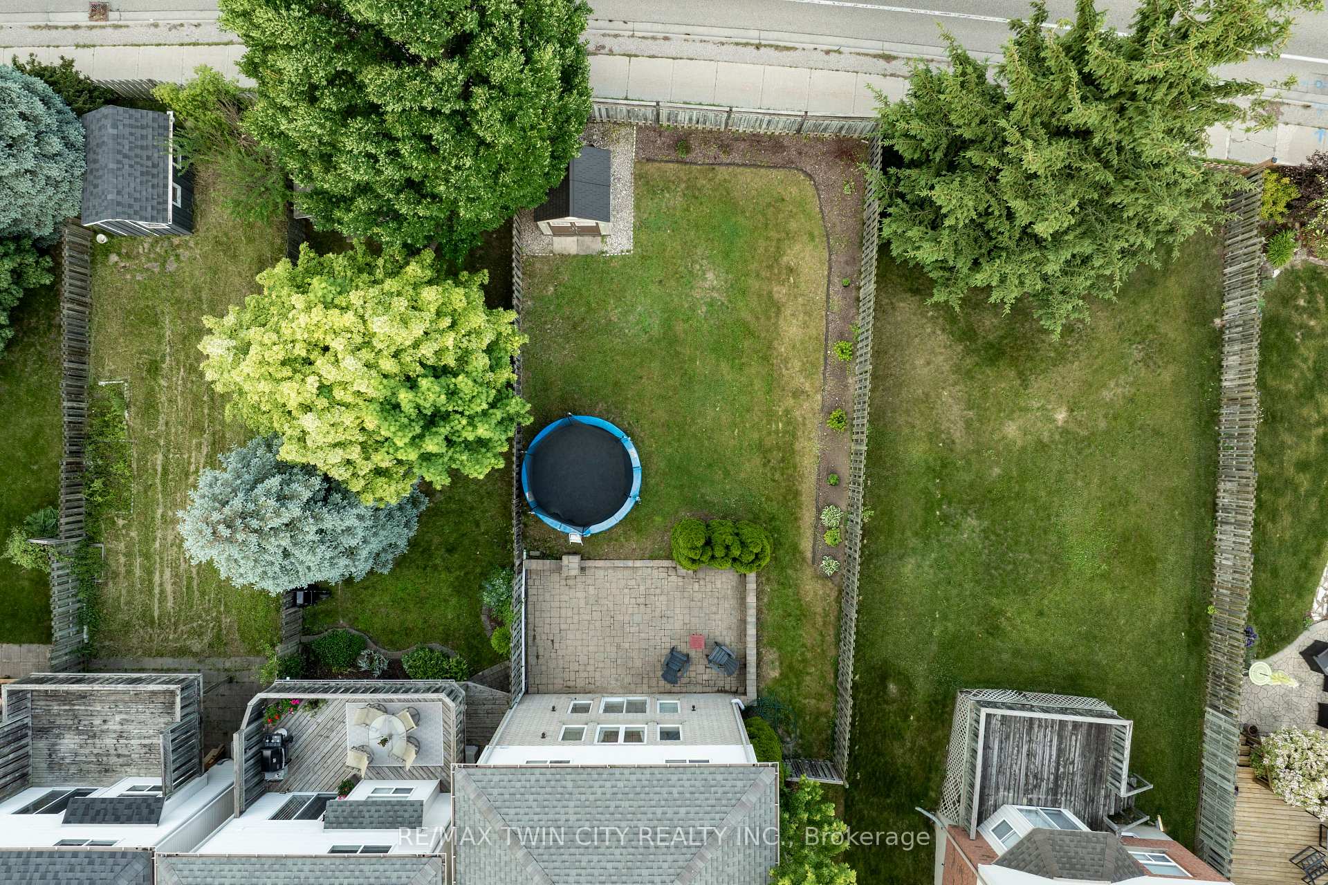 Photo 31 of 556 Dansbury Drive, Waterloo — HOMEH