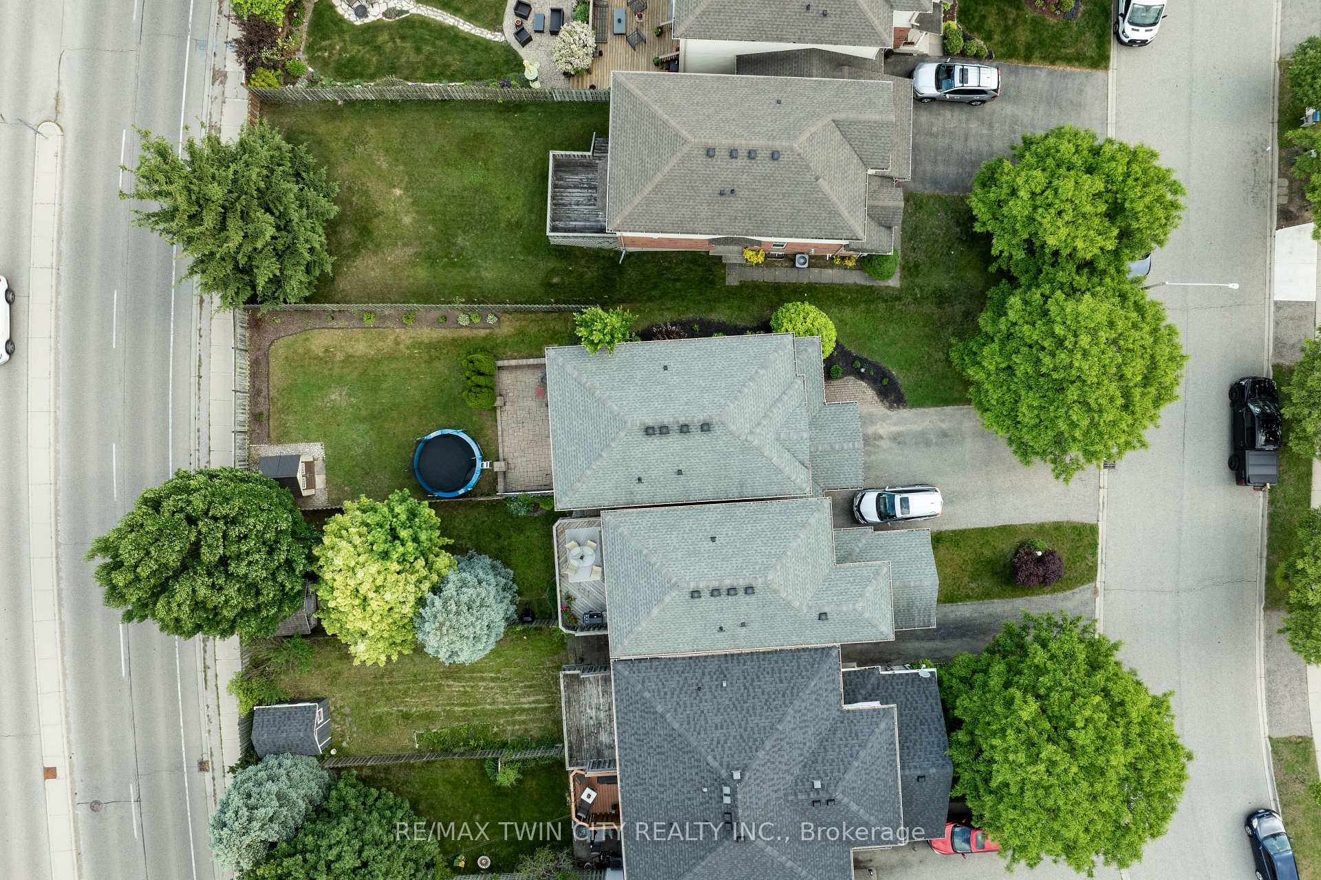 Photo 33 of 556 Dansbury Drive, Waterloo — HOMEH