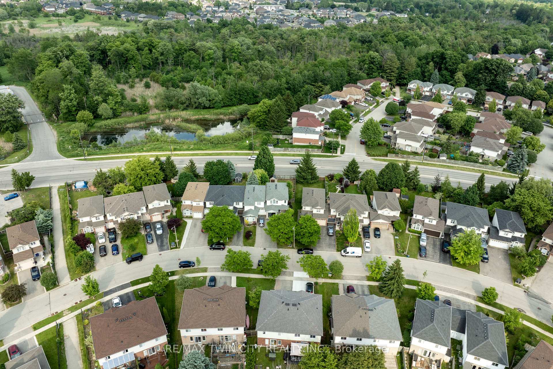Photo 34 of 556 Dansbury Drive, Waterloo — HOMEH