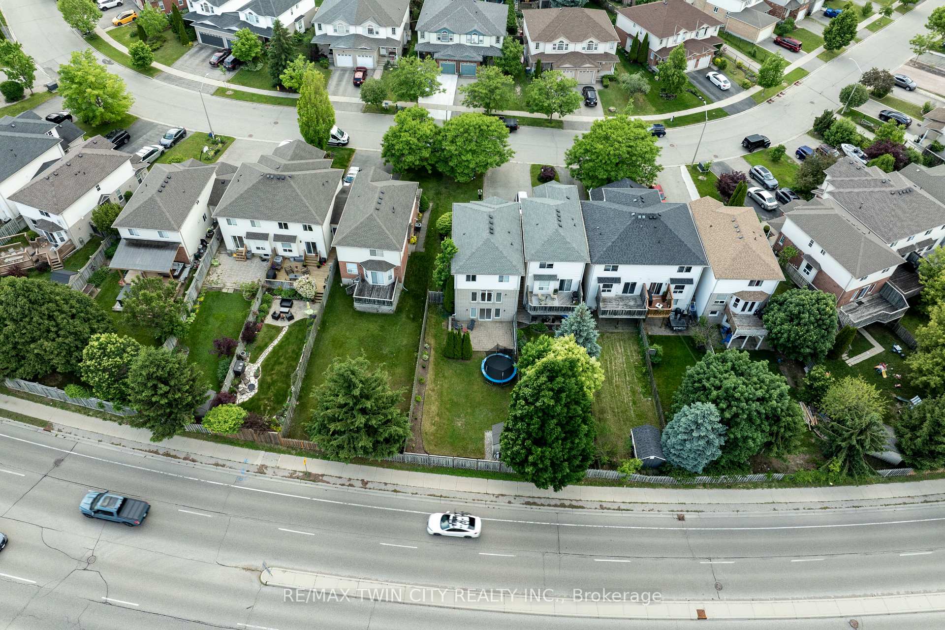 Photo 35 of 556 Dansbury Drive, Waterloo — HOMEH