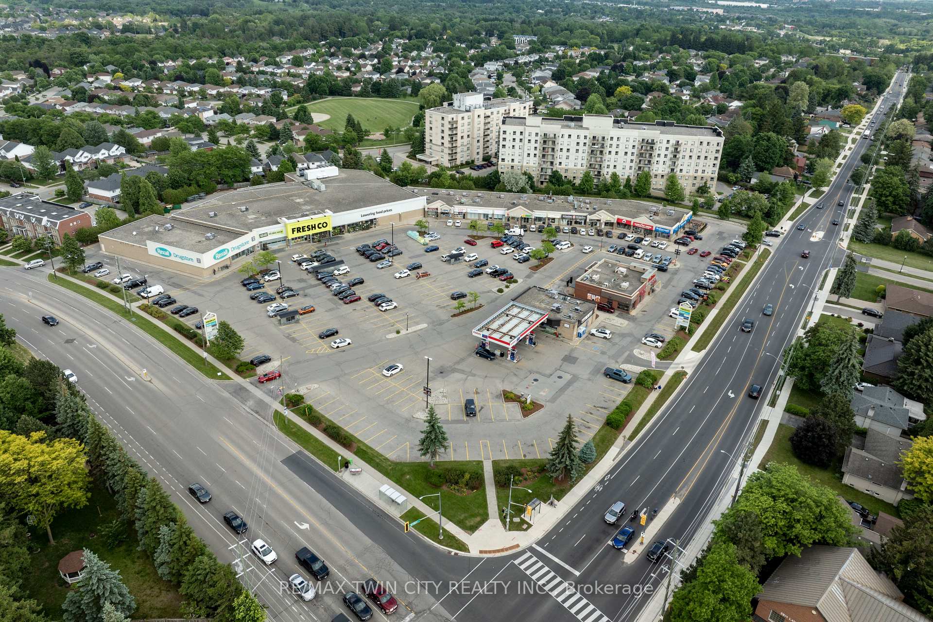 Photo 37 of 556 Dansbury Drive, Waterloo — HOMEH