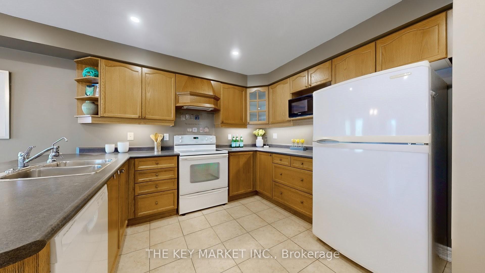 Photo 14 of 3 Cranborne Crescent, Whitby, Brooklin — HOMEH