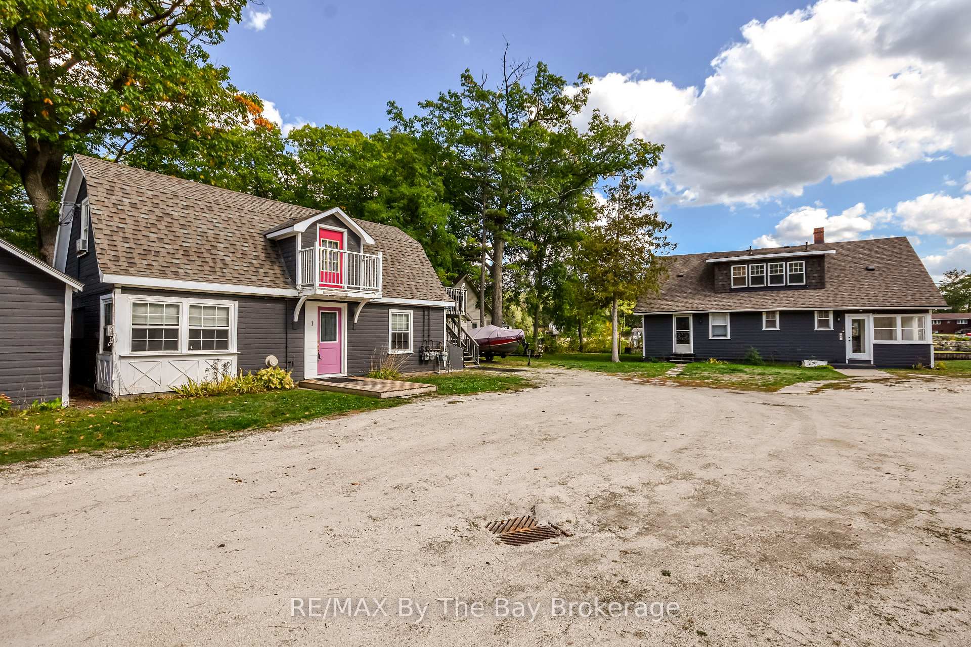 Photo 1 of 1067 Mosley Street, Wasaga Beach — HOMEH