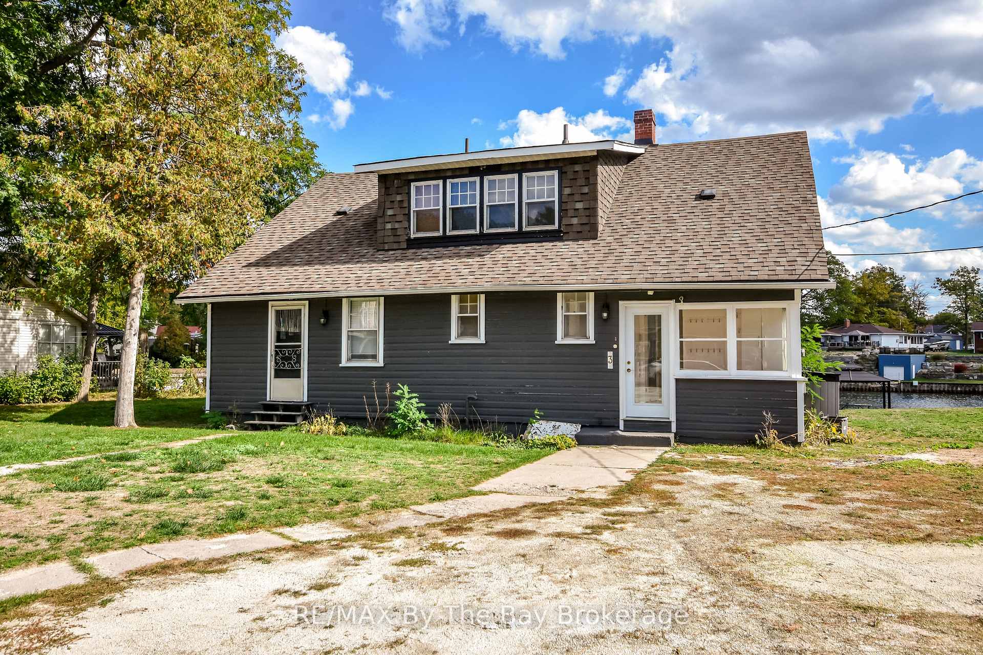 Photo 2 of 1067 Mosley Street, Wasaga Beach — HOMEH