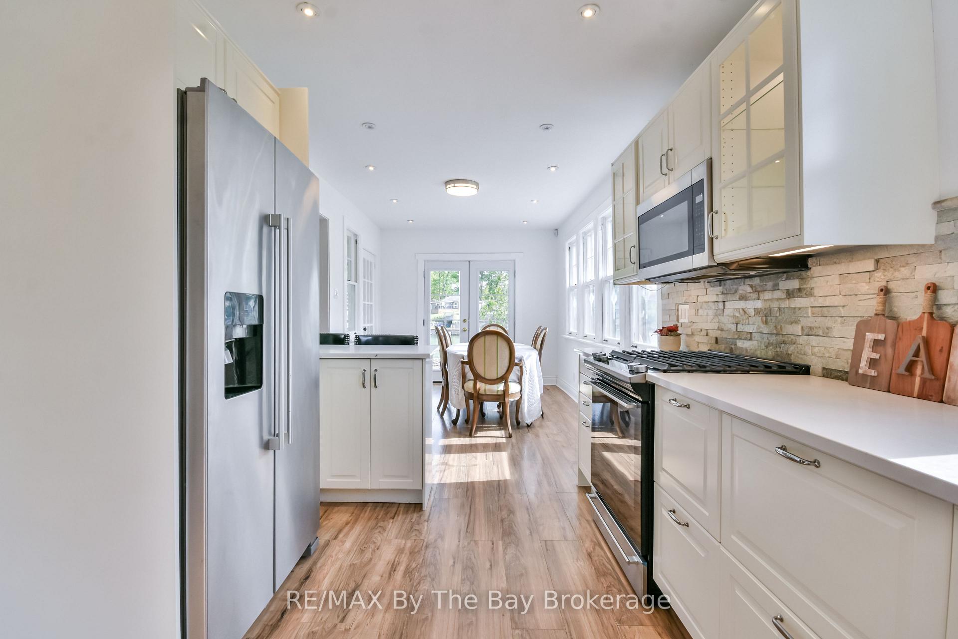 Photo 6 of 1067 Mosley Street, Wasaga Beach — HOMEH