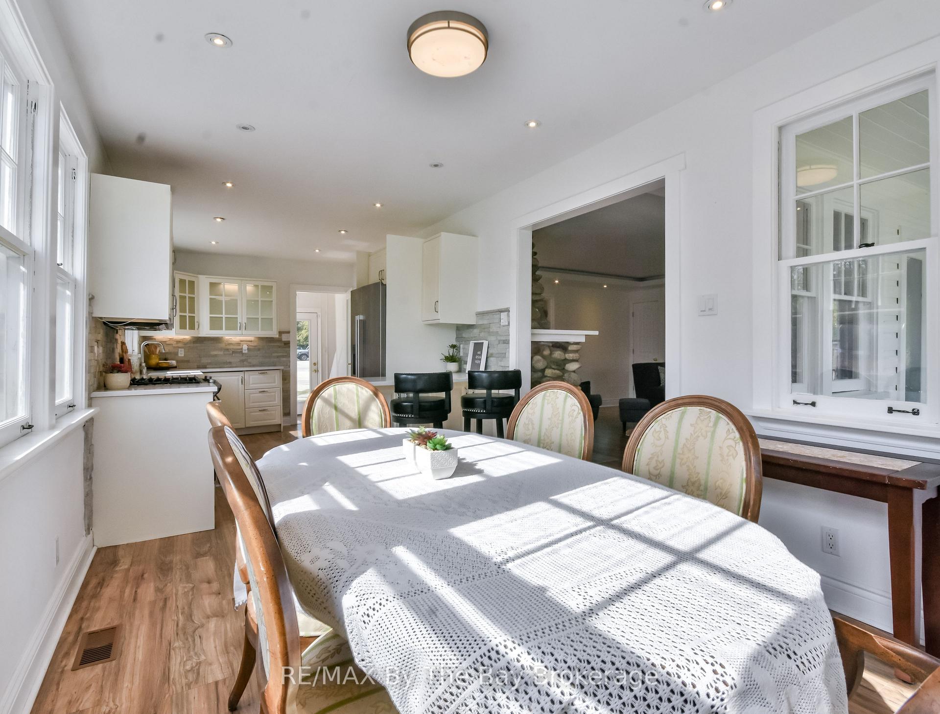 Photo 8 of 1067 Mosley Street, Wasaga Beach — HOMEH