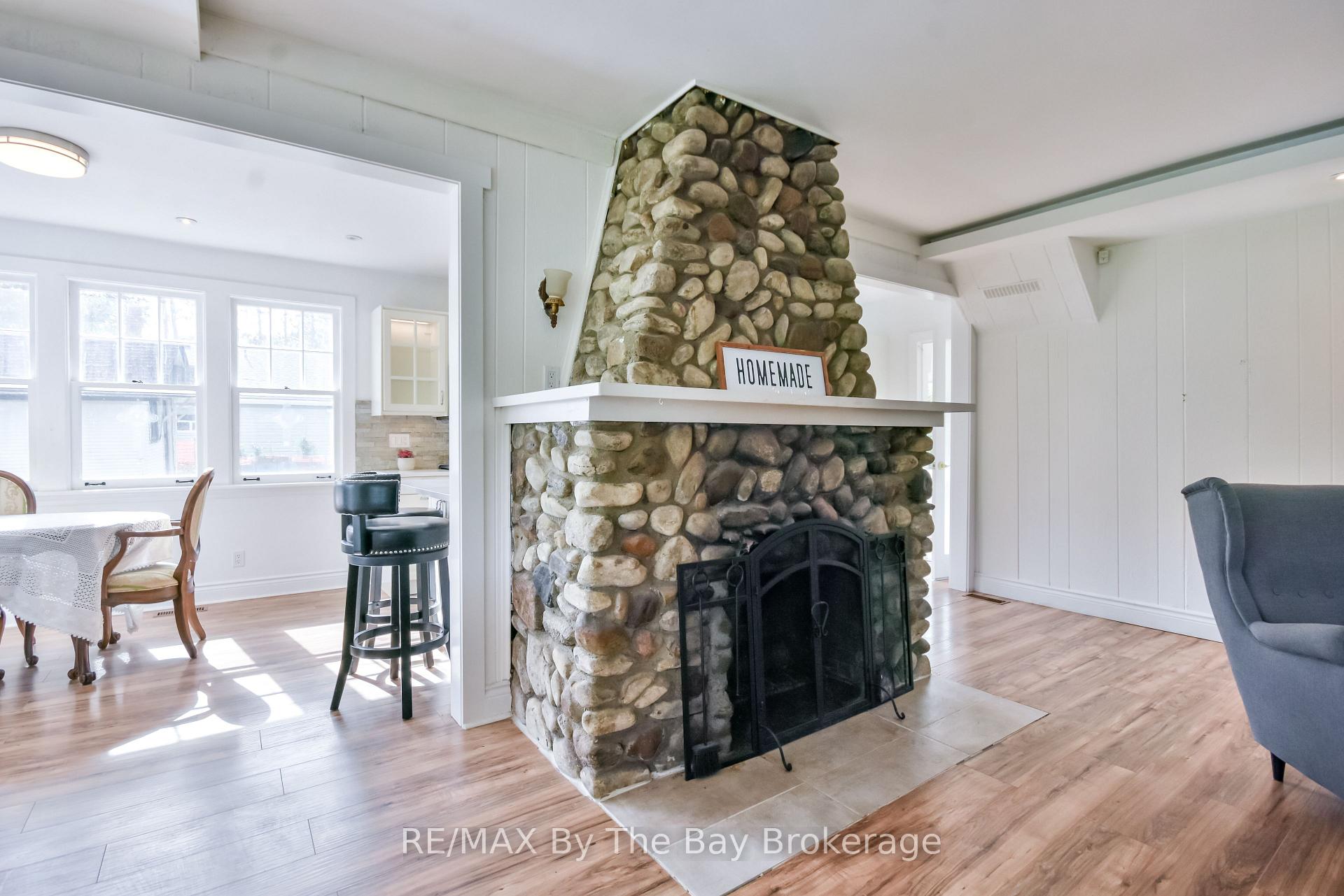 Photo 10 of 1067 Mosley Street, Wasaga Beach — HOMEH