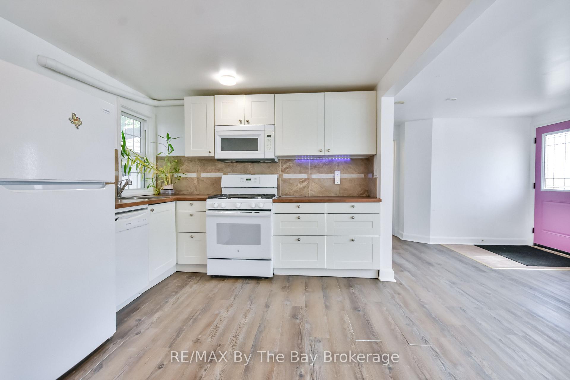 Photo 37 of 1067 Mosley Street, Wasaga Beach — HOMEH