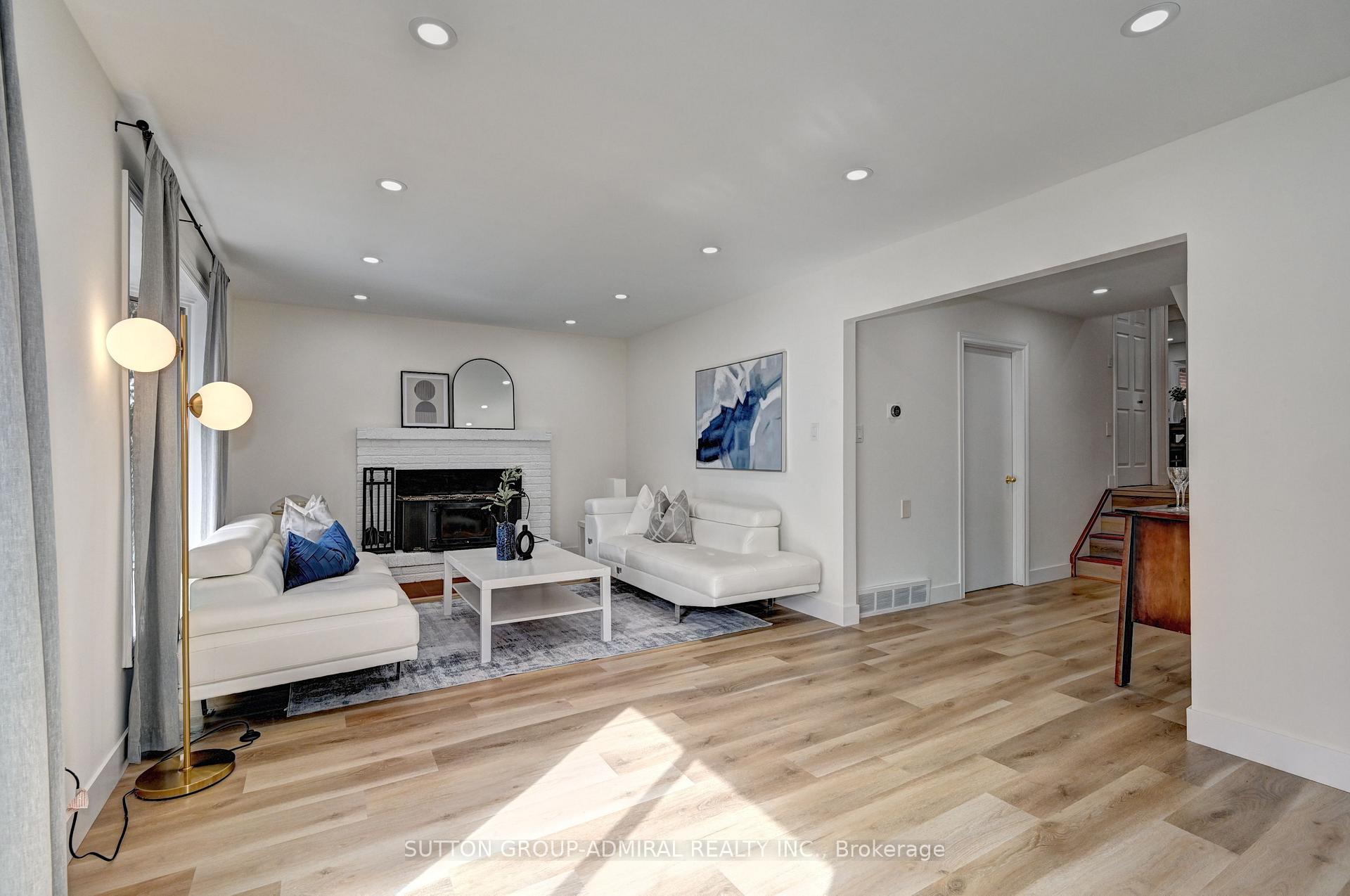 Photo 10 of 383 Stillmeadow Circle, Waterloo — HOMEH