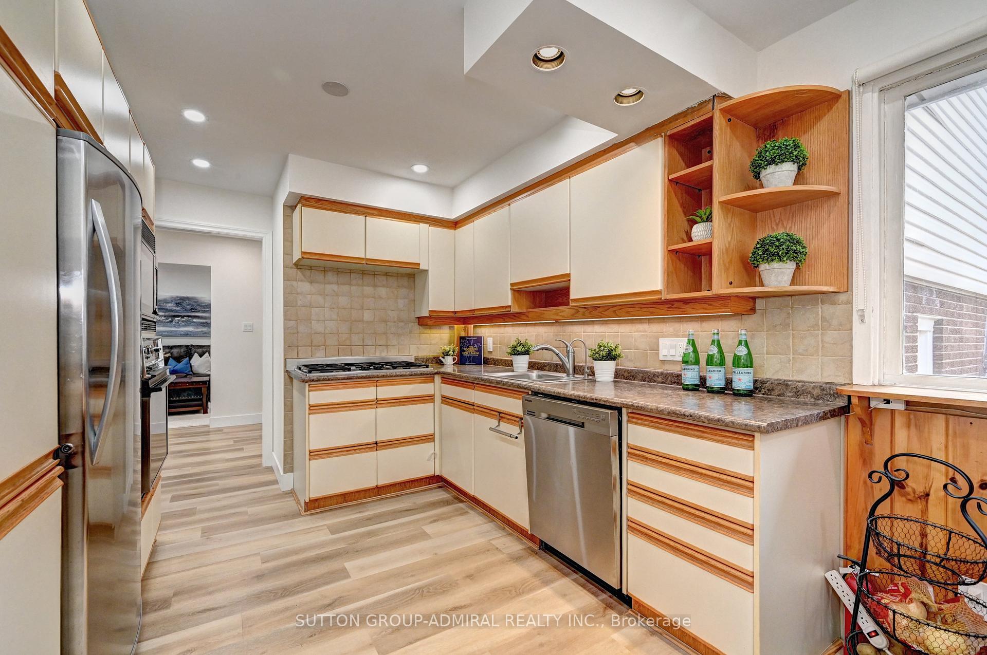 Photo 22 of 383 Stillmeadow Circle, Waterloo — HOMEH