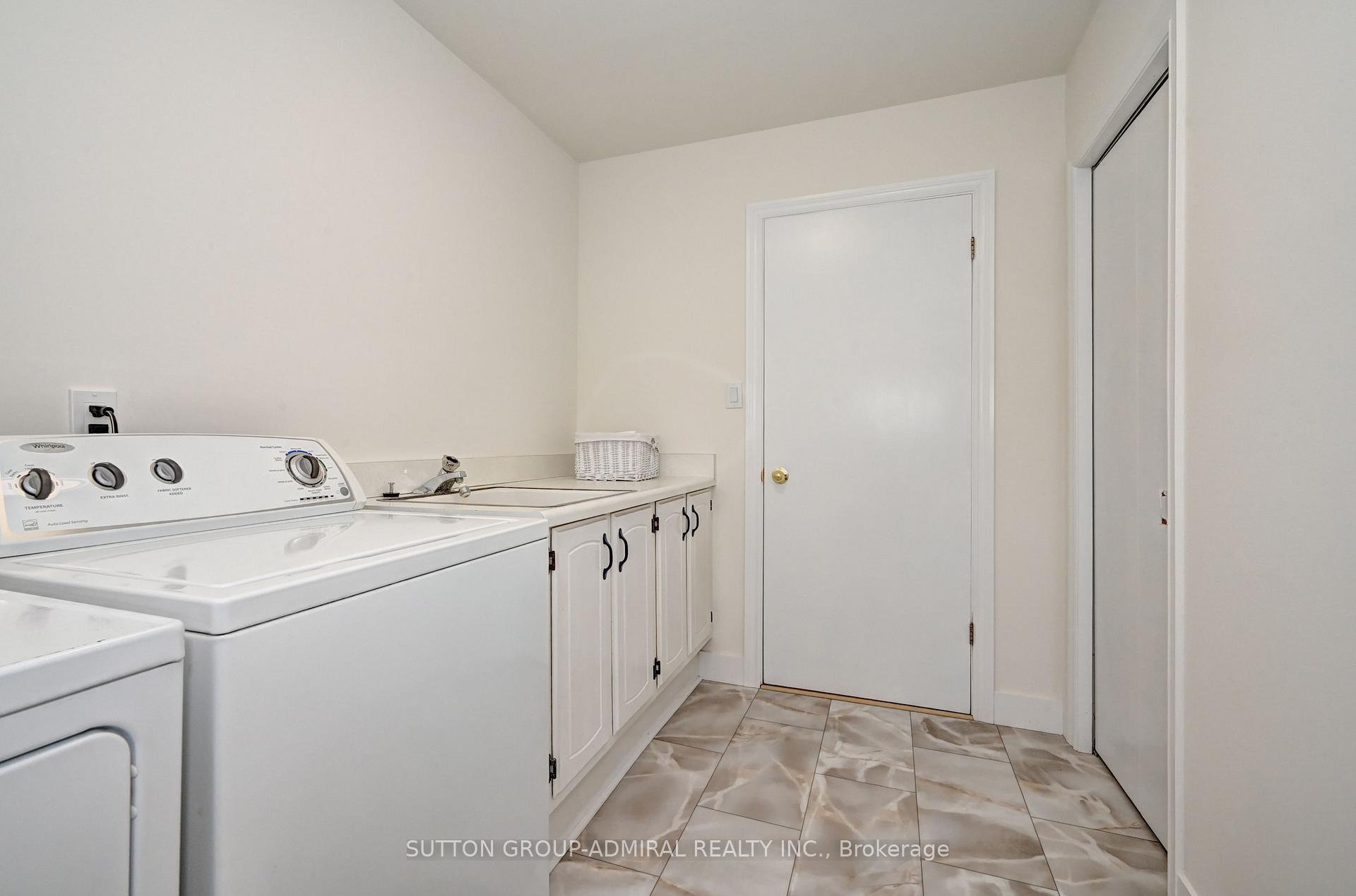 Photo 23 of 383 Stillmeadow Circle, Waterloo — HOMEH