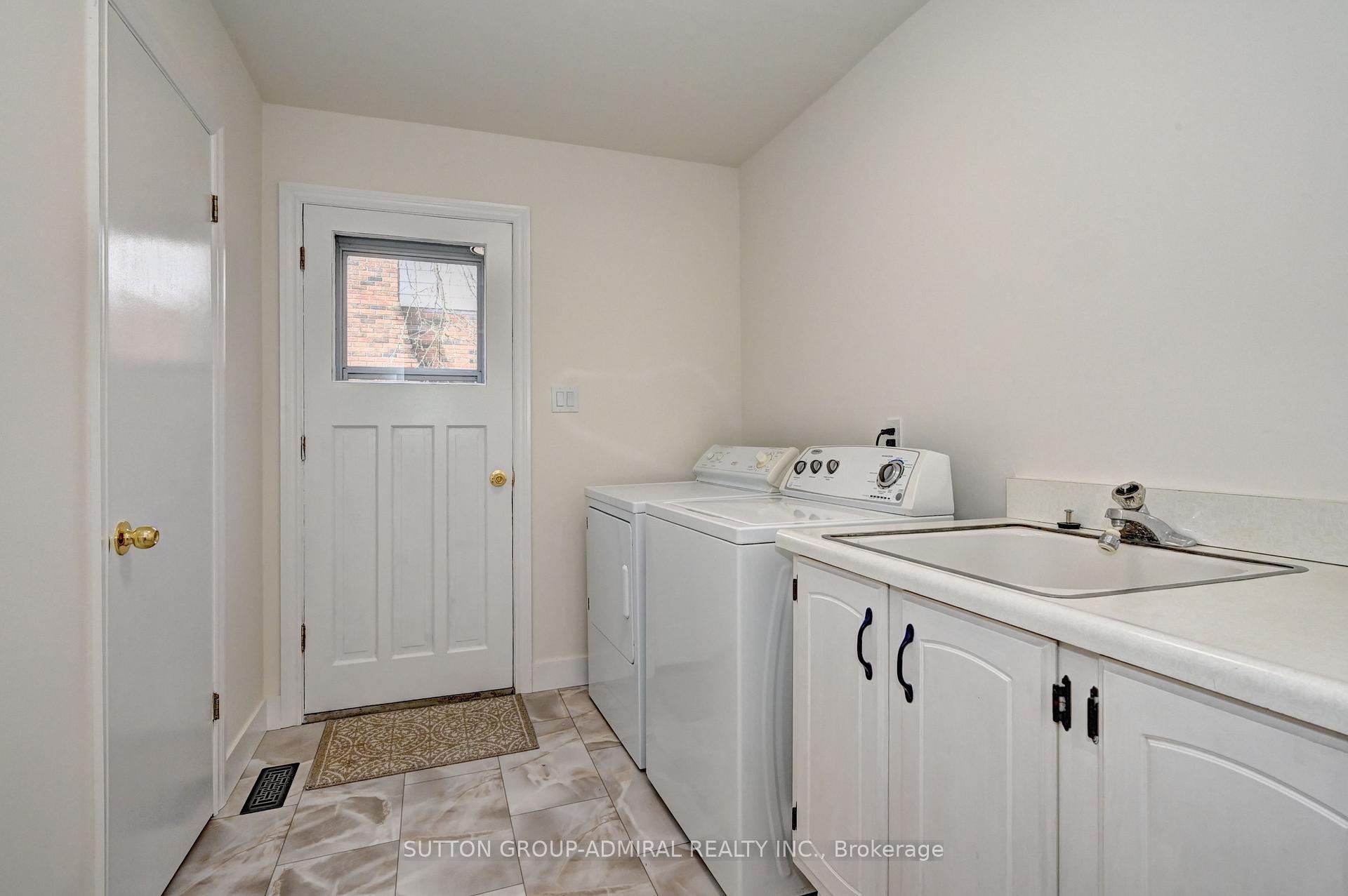 Photo 24 of 383 Stillmeadow Circle, Waterloo — HOMEH