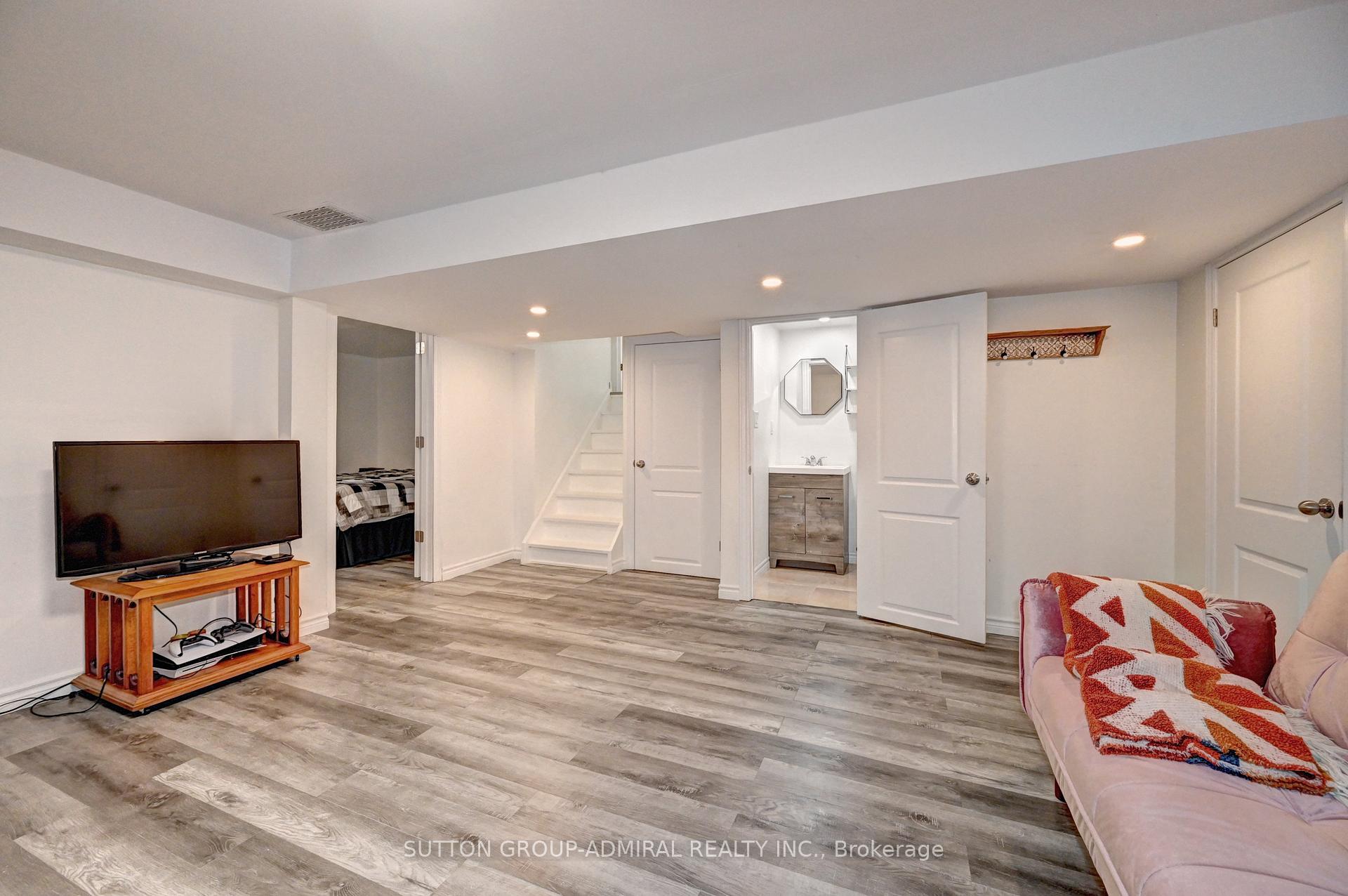 Photo 41 of 383 Stillmeadow Circle, Waterloo — HOMEH