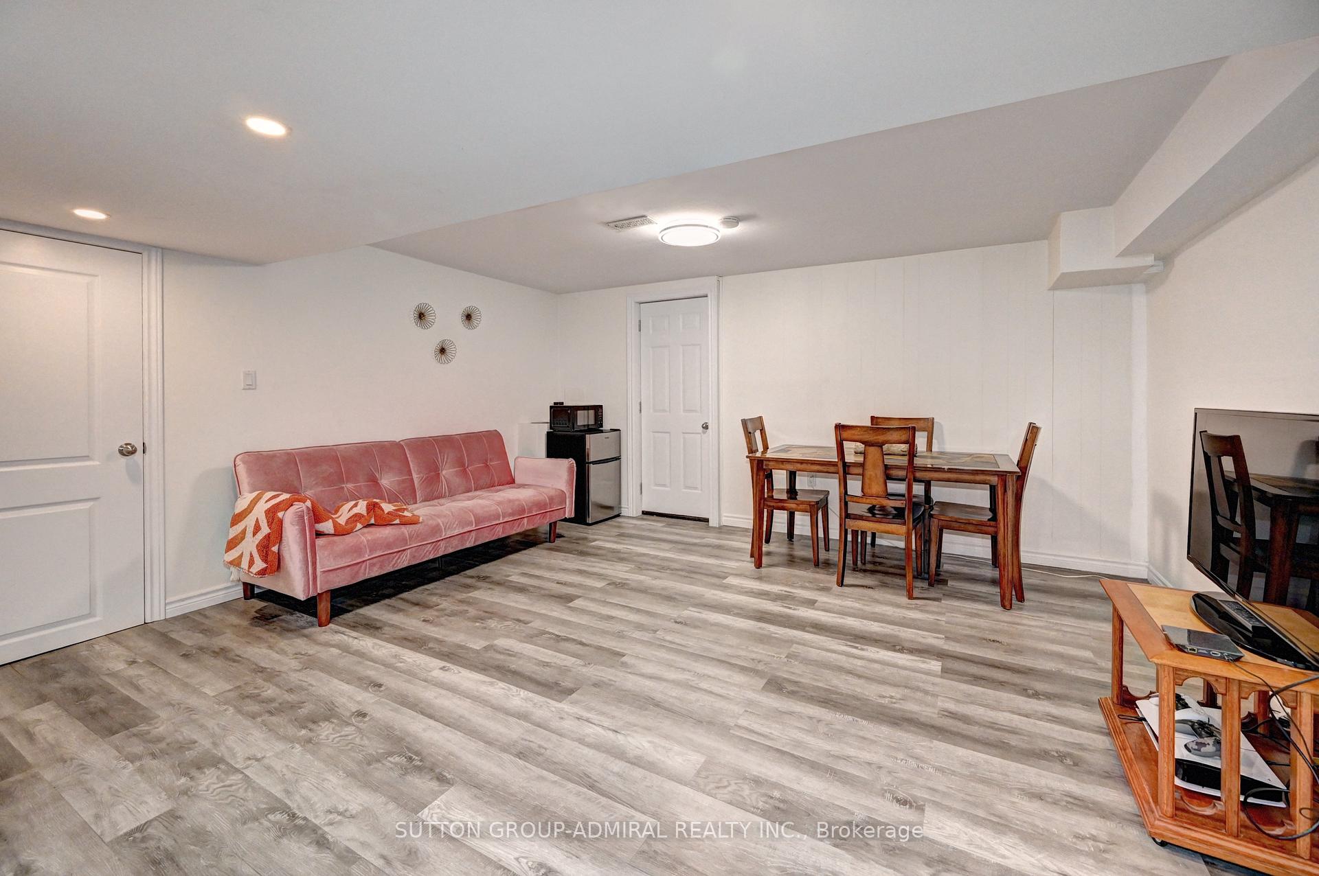 Photo 42 of 383 Stillmeadow Circle, Waterloo — HOMEH