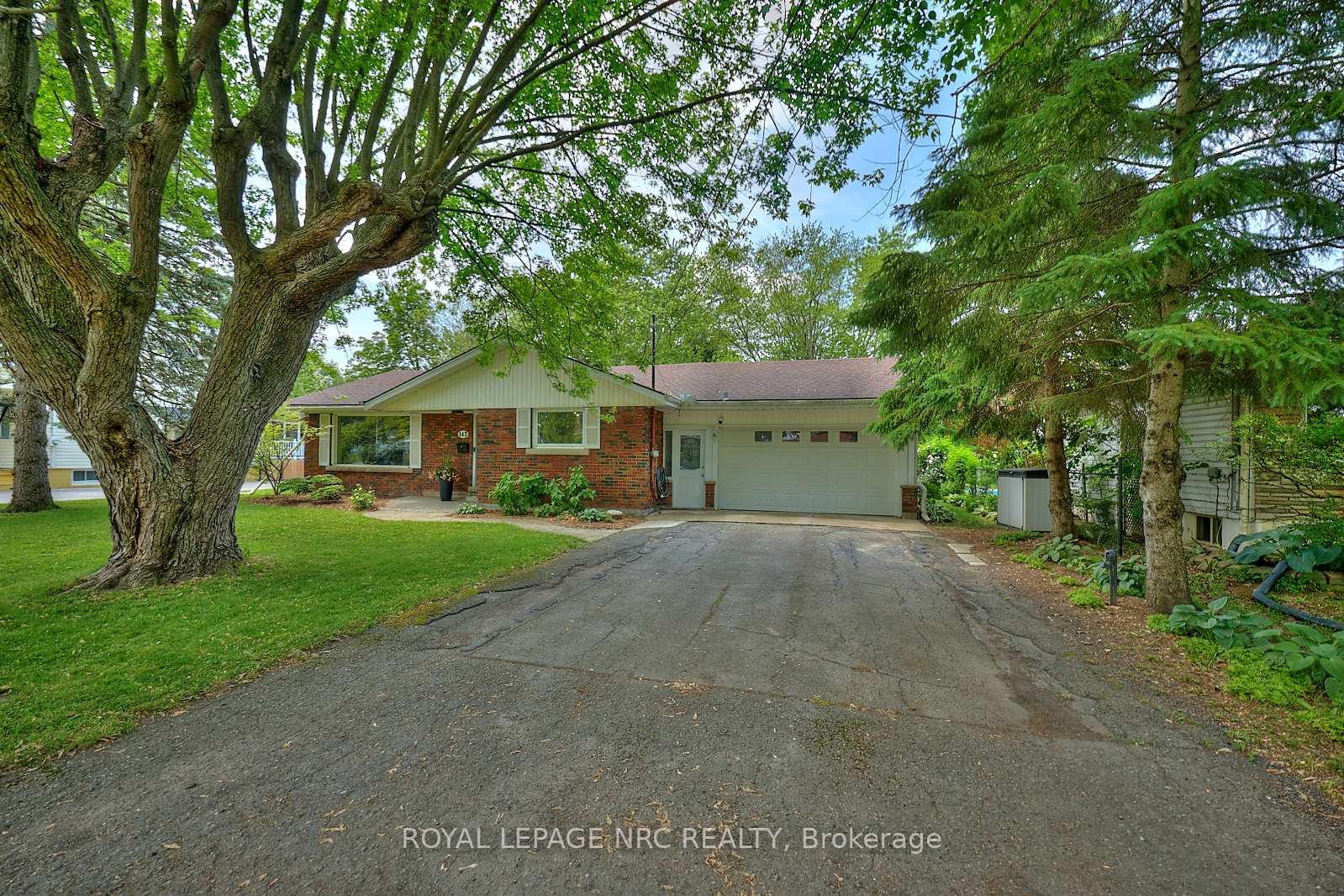 Photo 1 of 143 Gadsby Avenue, Welland, N. Welland — HOMEH