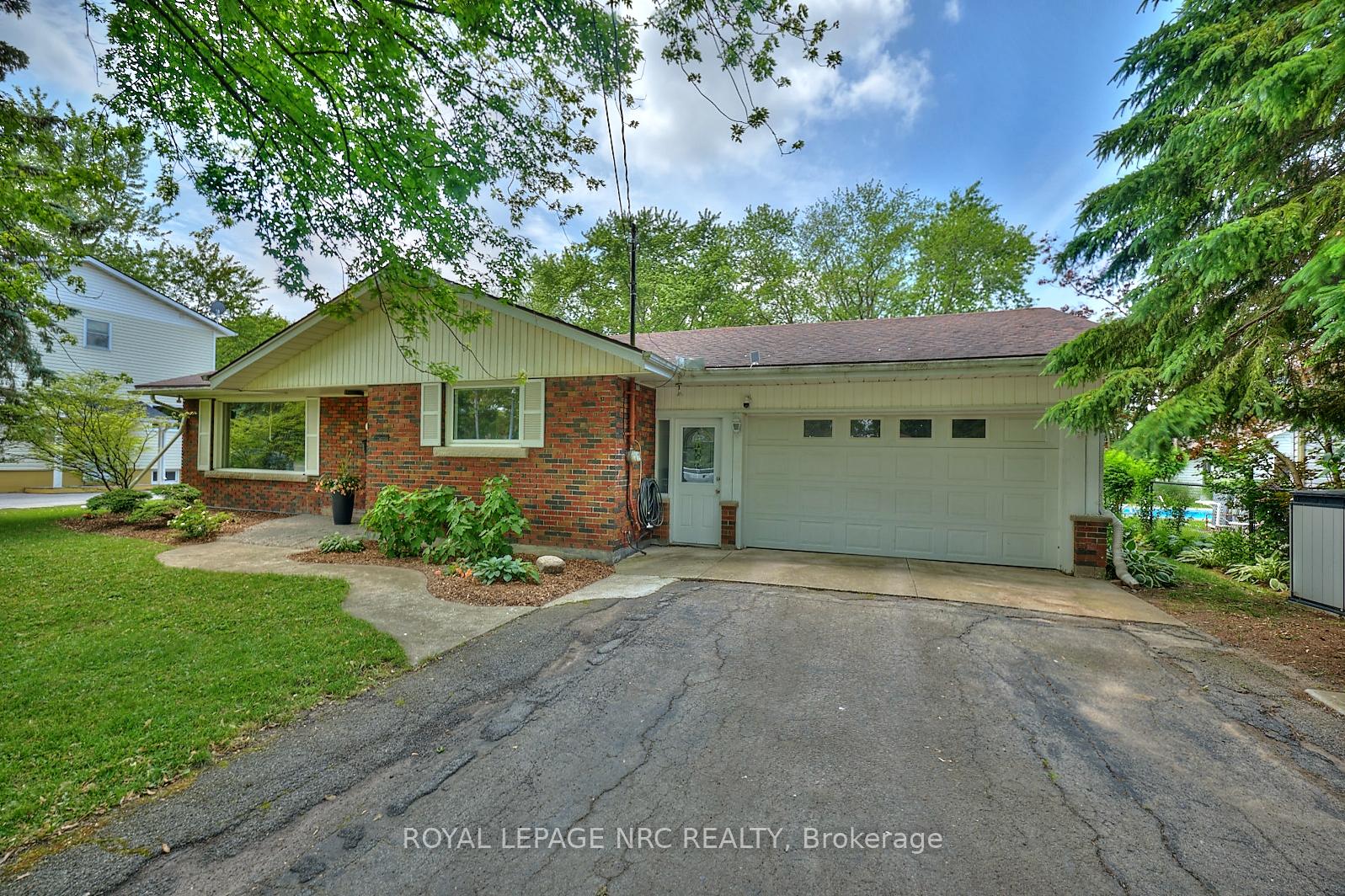 Photo 2 of 143 Gadsby Avenue, Welland, N. Welland — HOMEH