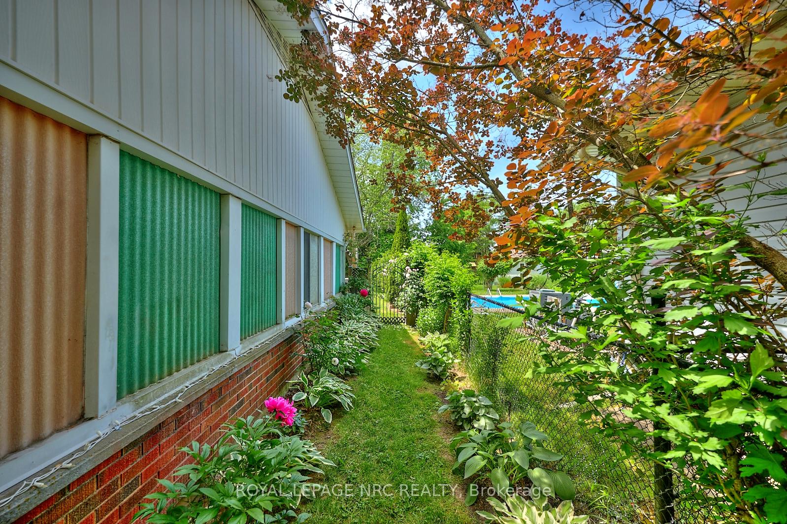 Photo 4 of 143 Gadsby Avenue, Welland, N. Welland — HOMEH