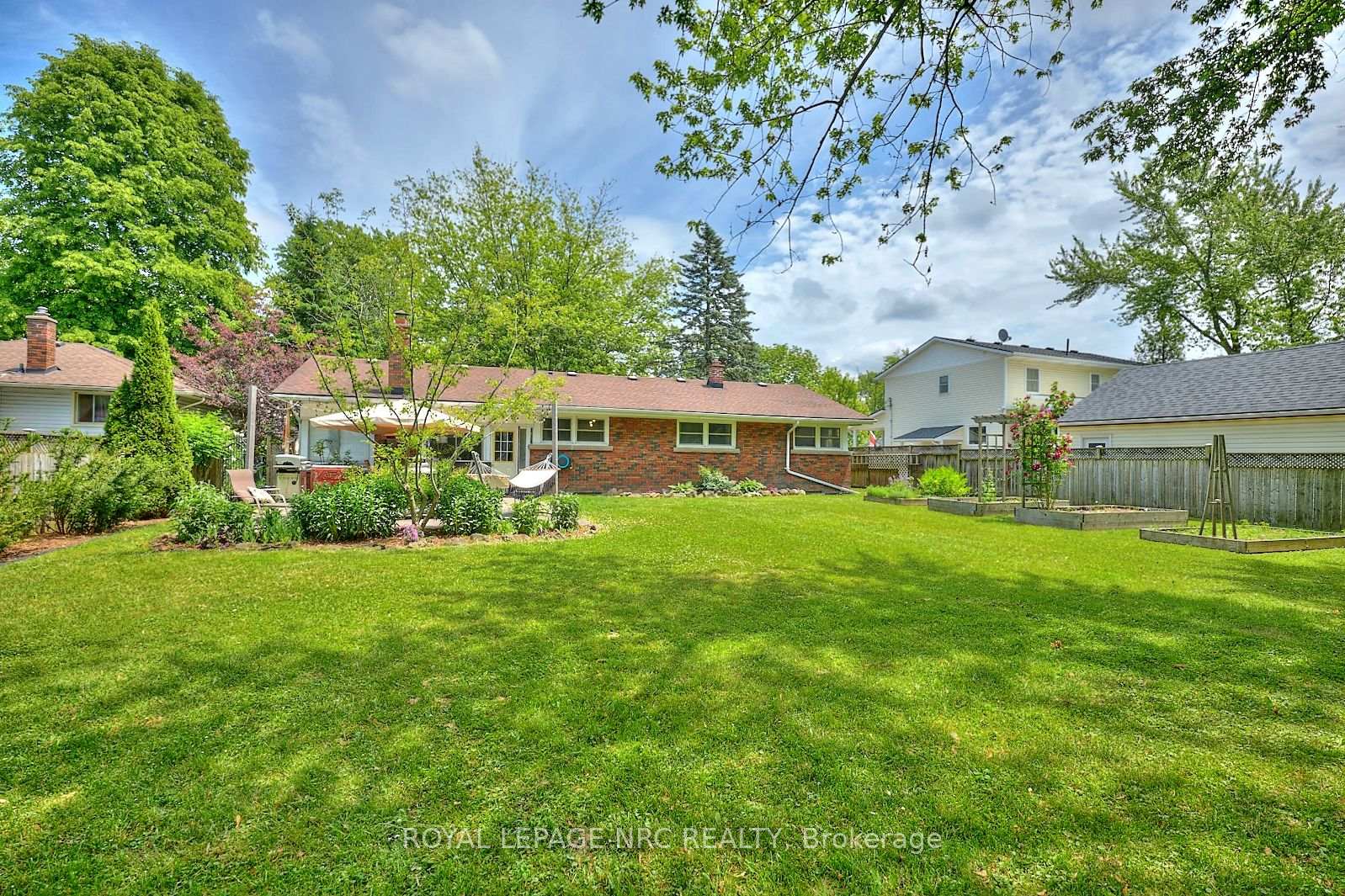 Photo 11 of 143 Gadsby Avenue, Welland, N. Welland — HOMEH