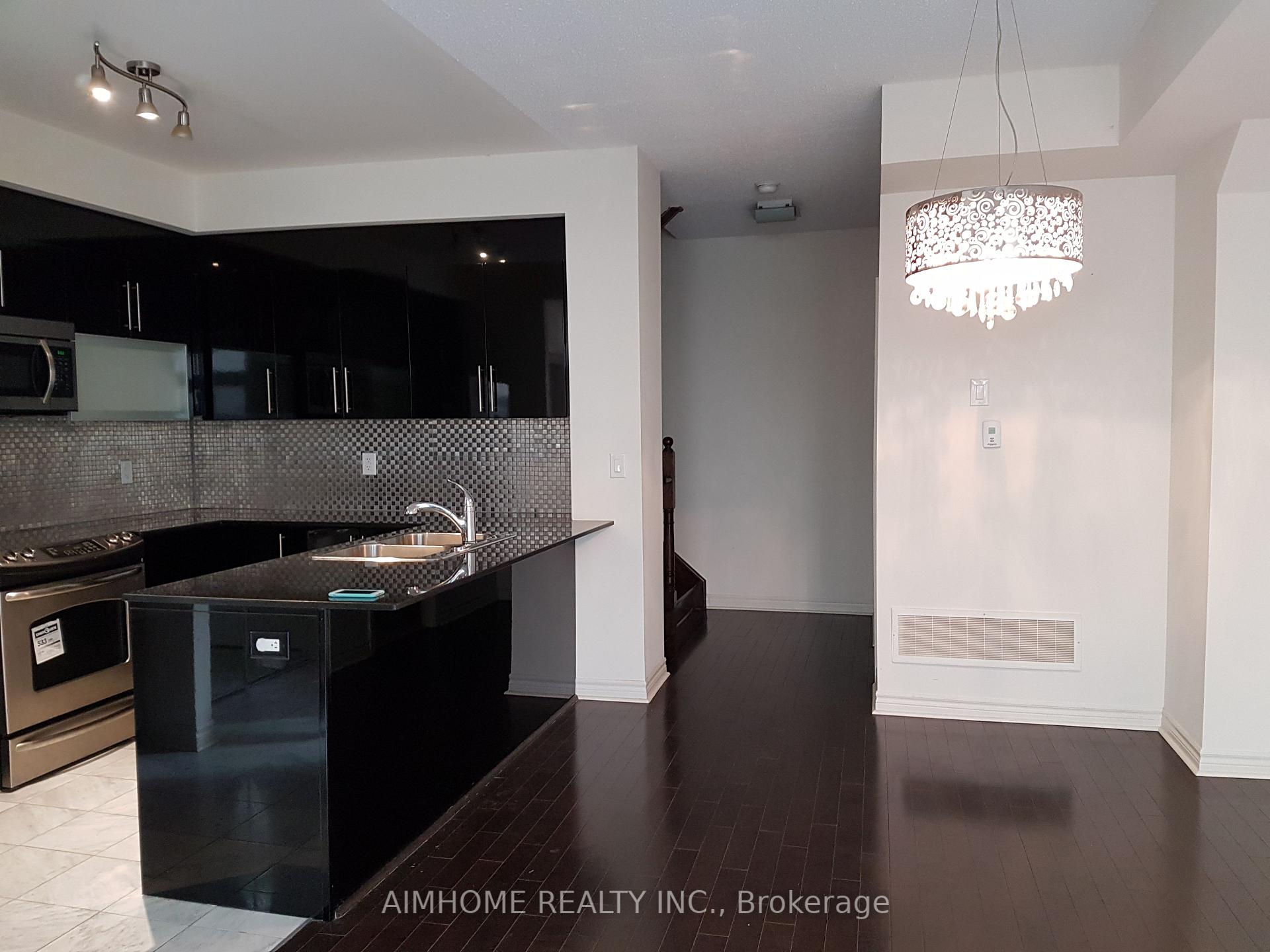 Photo 5 of Unit 46, 7 Brighton Place, Vaughan, Crestwood-Springfarm-Yorkhill — HOMEH