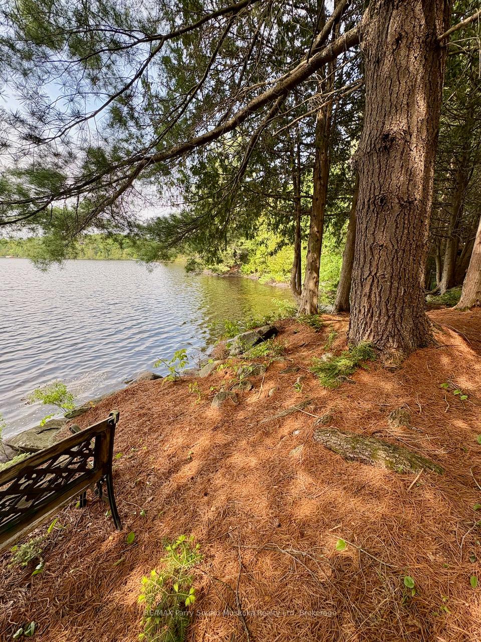 Photo 3 of 490 North Meadowcove Road, Whitestone, Hagerman — HOMEH