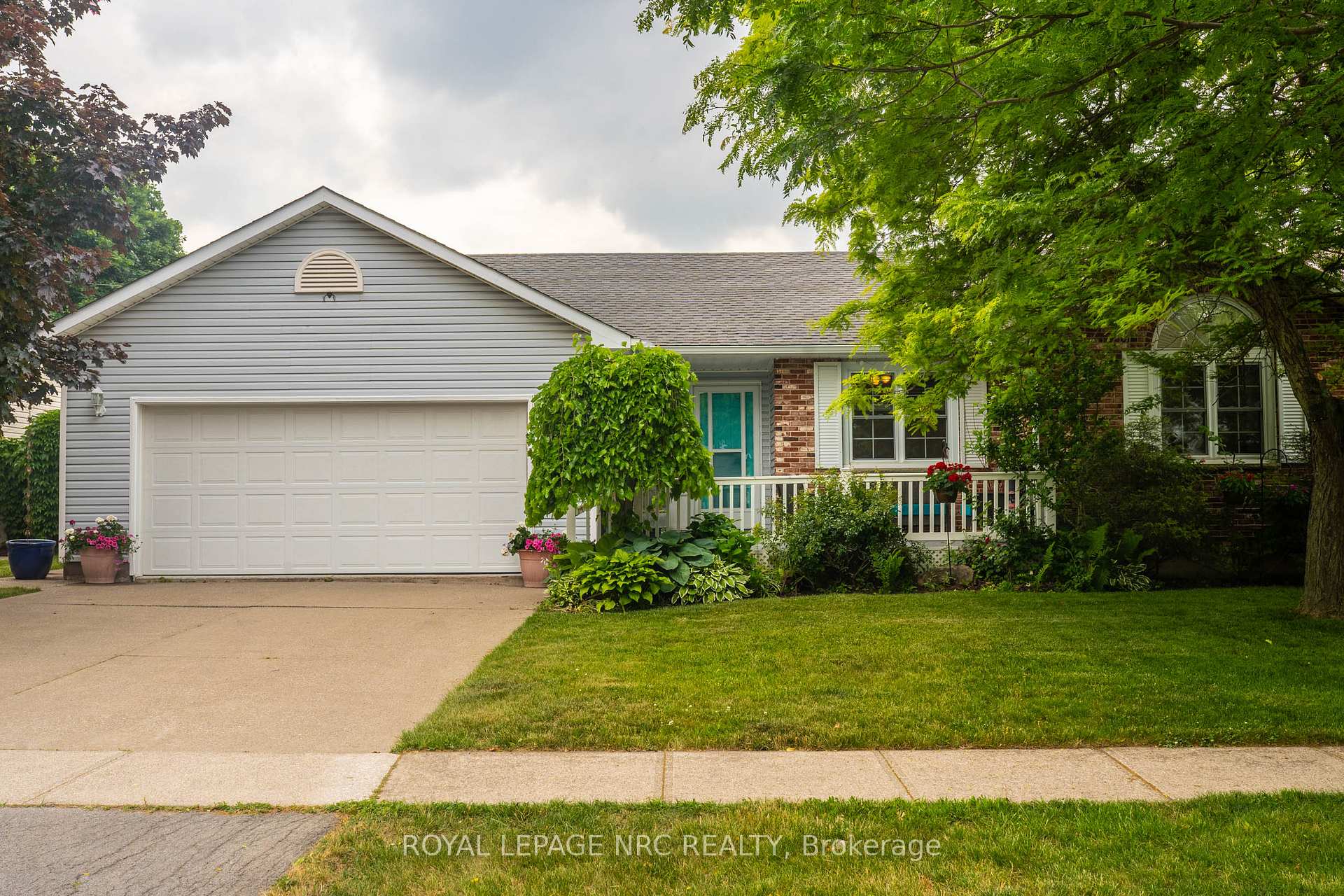 Photo 1 of 135 Green Pointe Drive, Welland, N. Welland — HOMEH