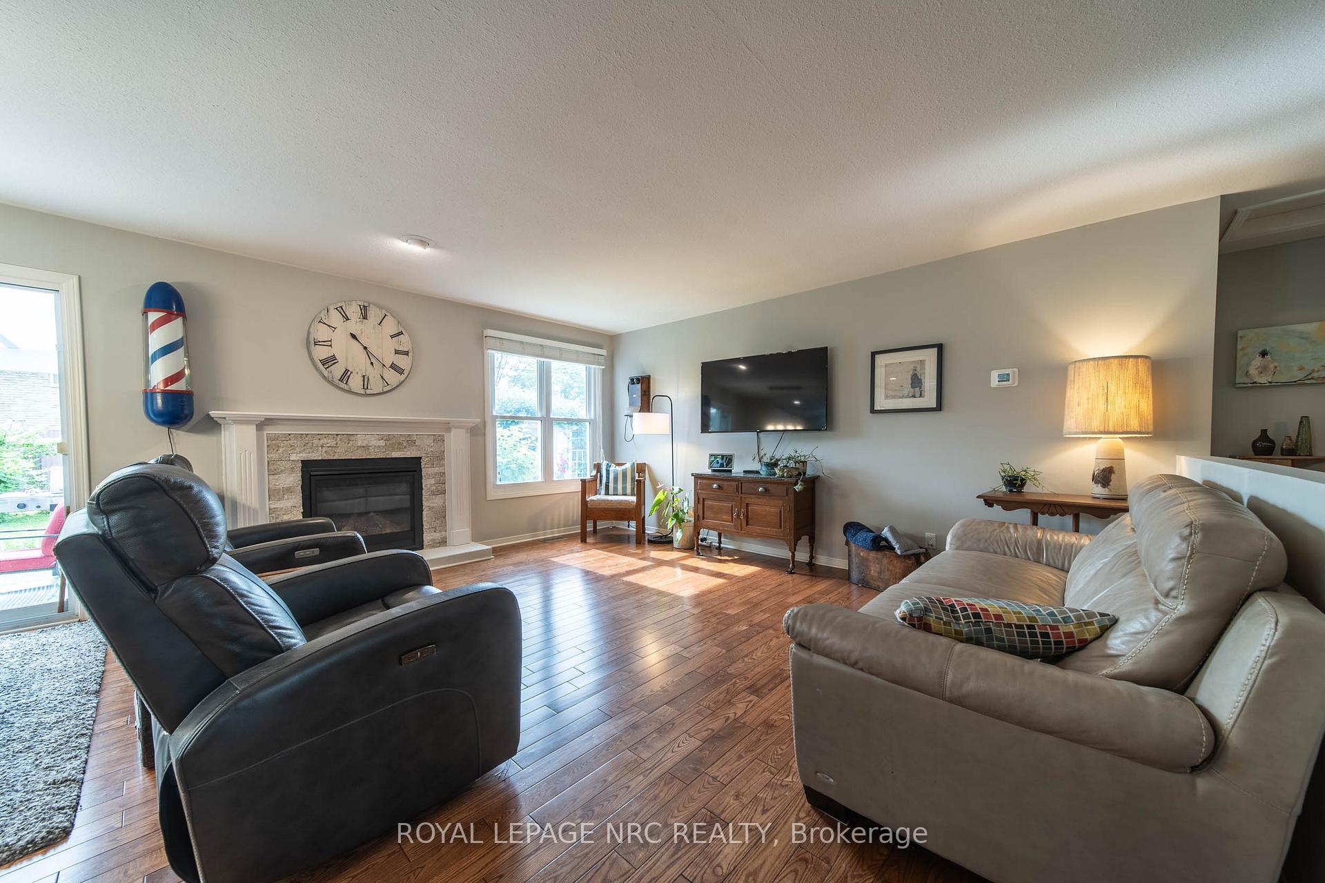 Photo 9 of 135 Green Pointe Drive, Welland, N. Welland — HOMEH