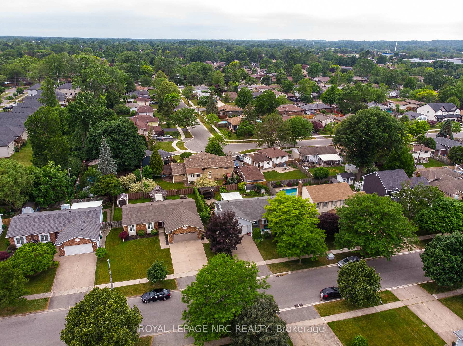 Photo 32 of 135 Green Pointe Drive, Welland, N. Welland — HOMEH