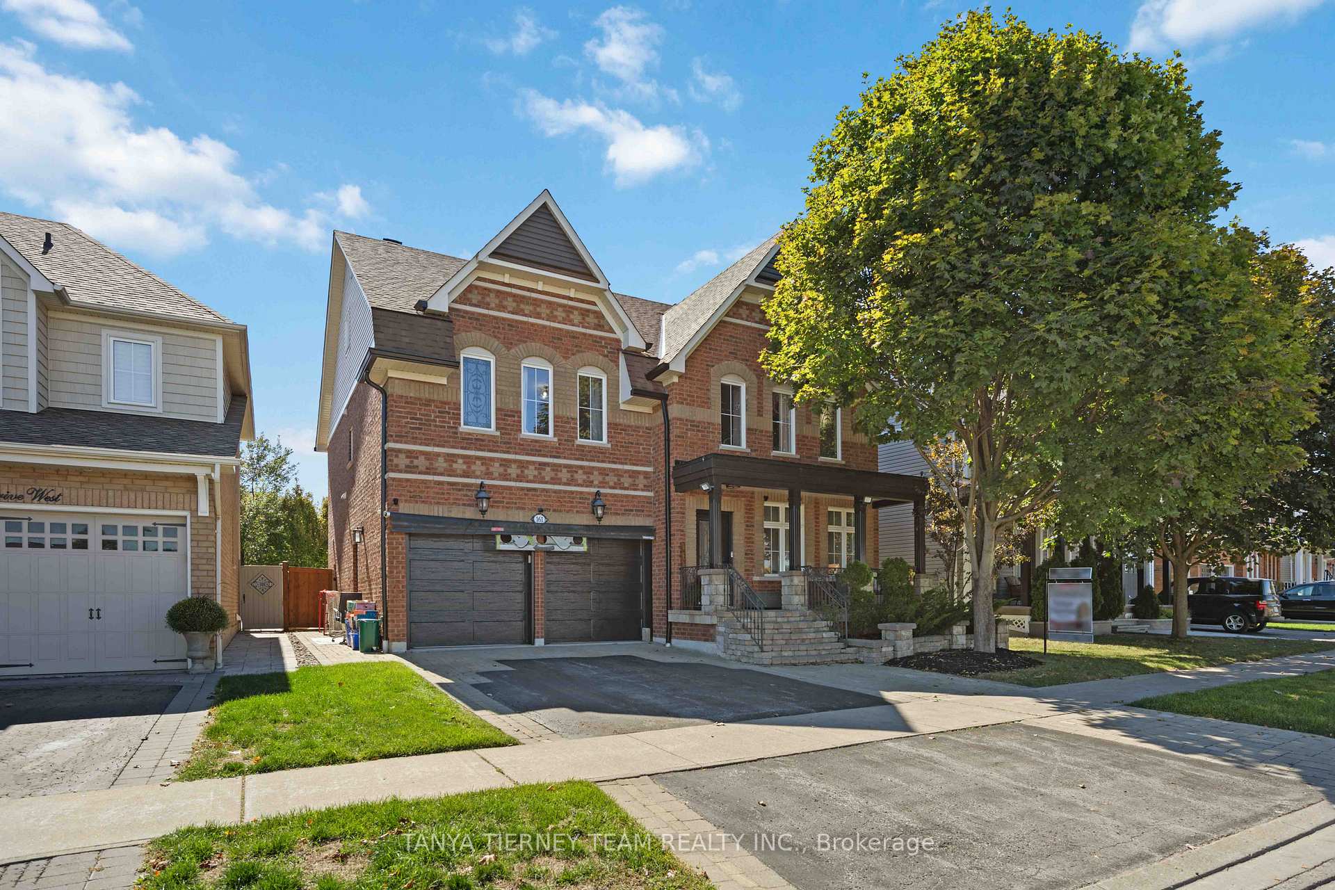 Photo 3 of 161 Carnwith Drive W, Whitby, Brooklin — HOMEH