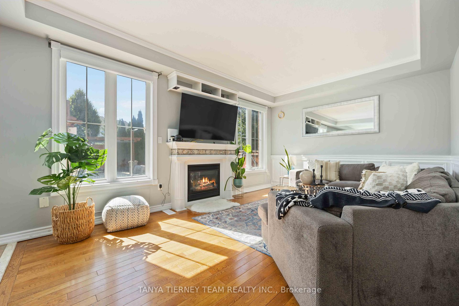 Photo 10 of 161 Carnwith Drive W, Whitby, Brooklin — HOMEH