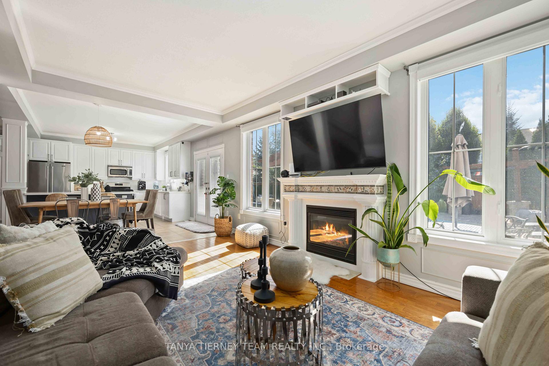 Photo 11 of 161 Carnwith Drive W, Whitby, Brooklin — HOMEH