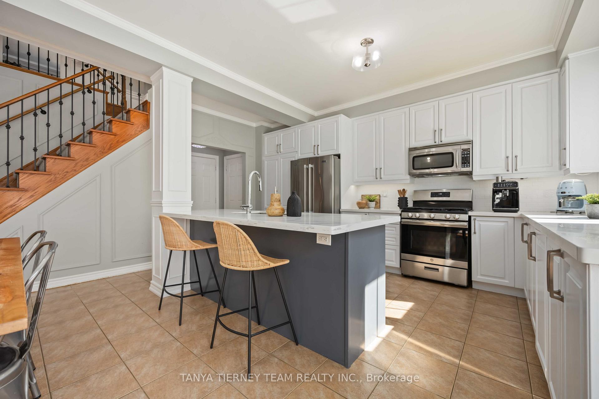 Photo 15 of 161 Carnwith Drive W, Whitby, Brooklin — HOMEH