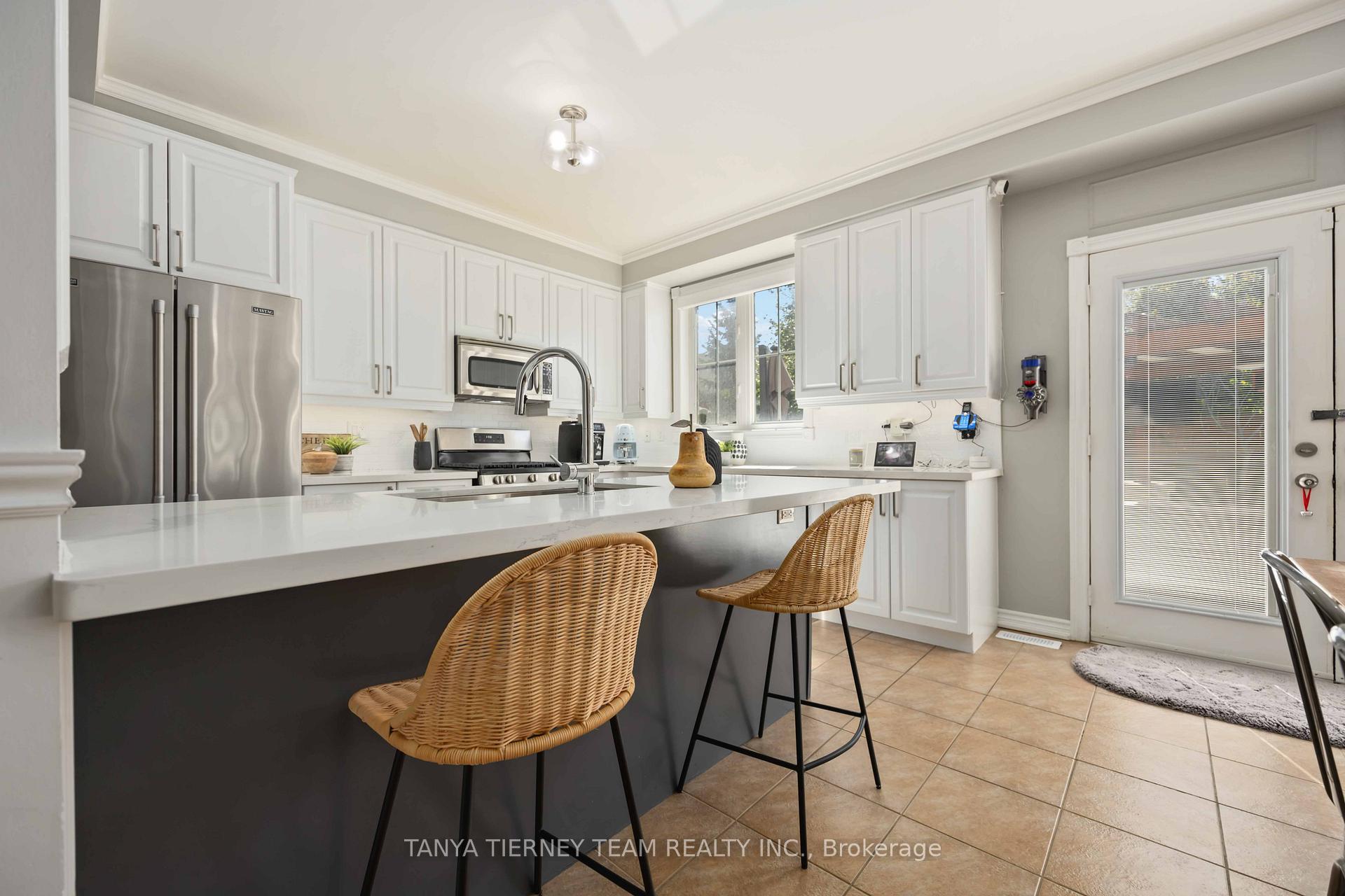 Photo 16 of 161 Carnwith Drive W, Whitby, Brooklin — HOMEH