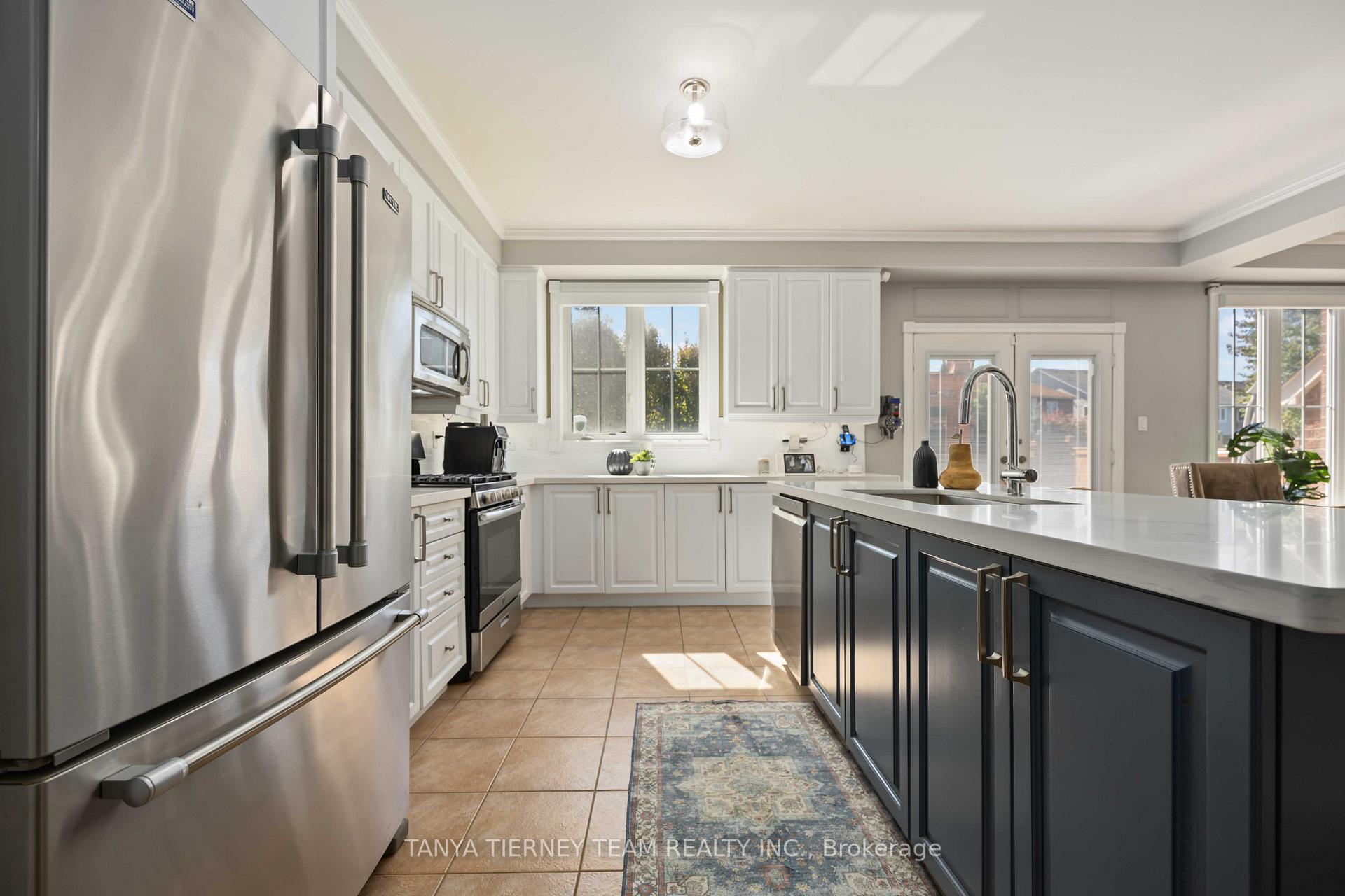 Photo 17 of 161 Carnwith Drive W, Whitby, Brooklin — HOMEH