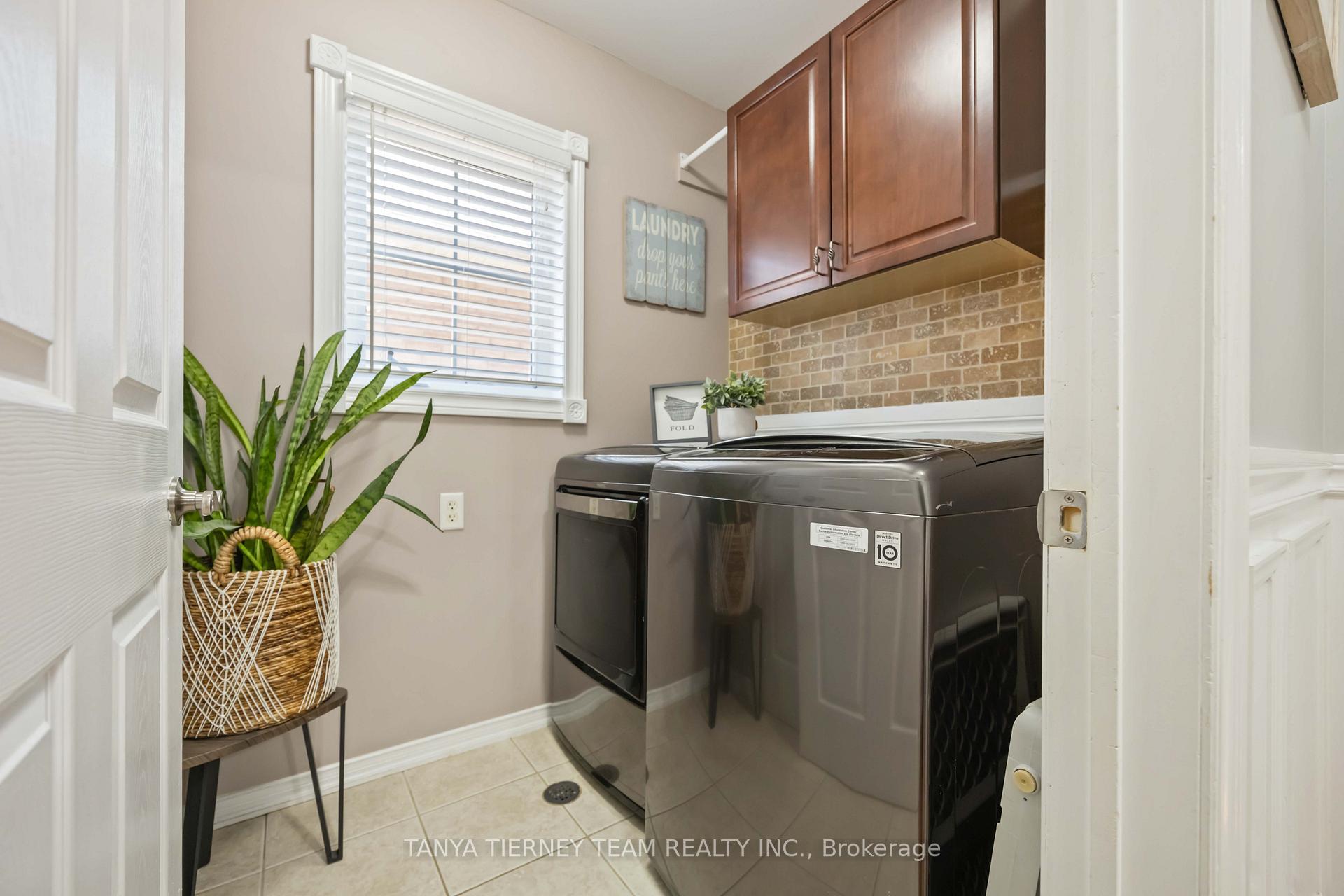 Photo 20 of 161 Carnwith Drive W, Whitby, Brooklin — HOMEH