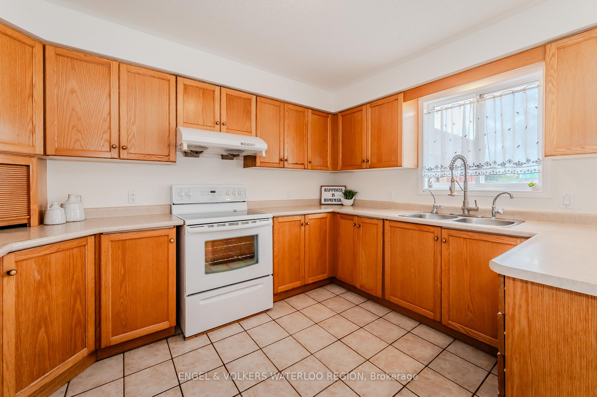 Photo 14 of 291 Pineland Place, Waterloo — HOMEH