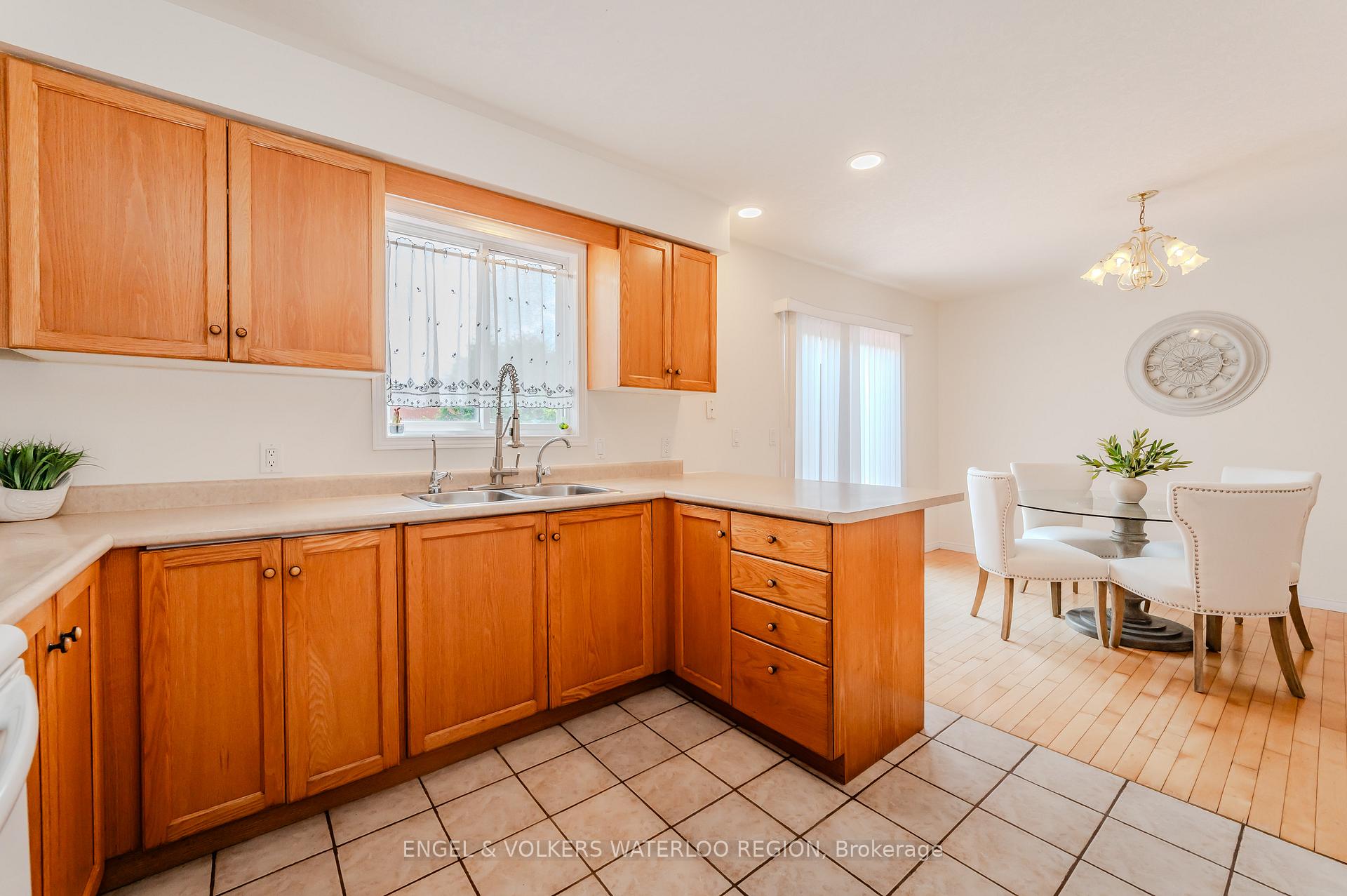 Photo 15 of 291 Pineland Place, Waterloo — HOMEH