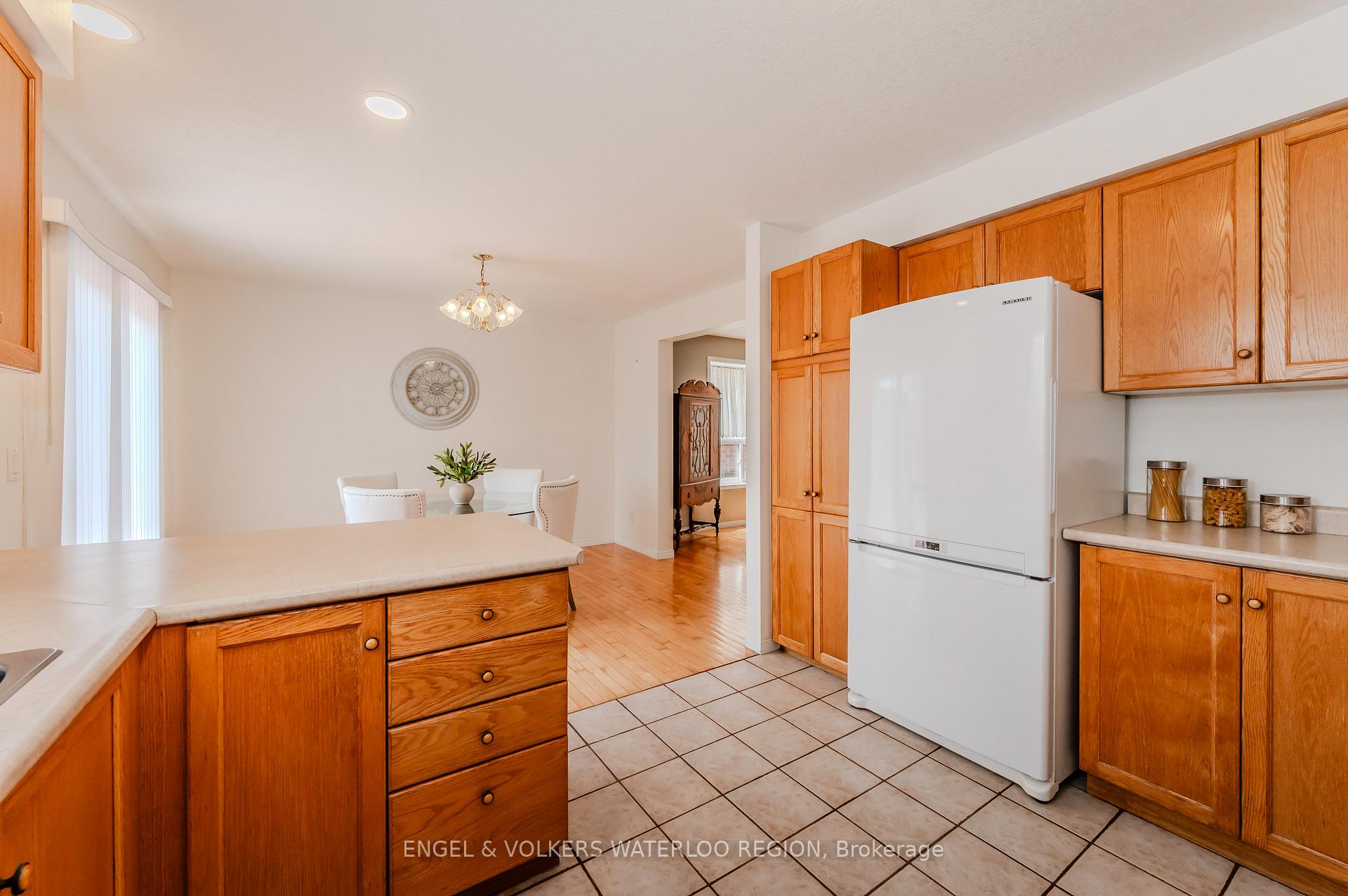 Photo 16 of 291 Pineland Place, Waterloo — HOMEH