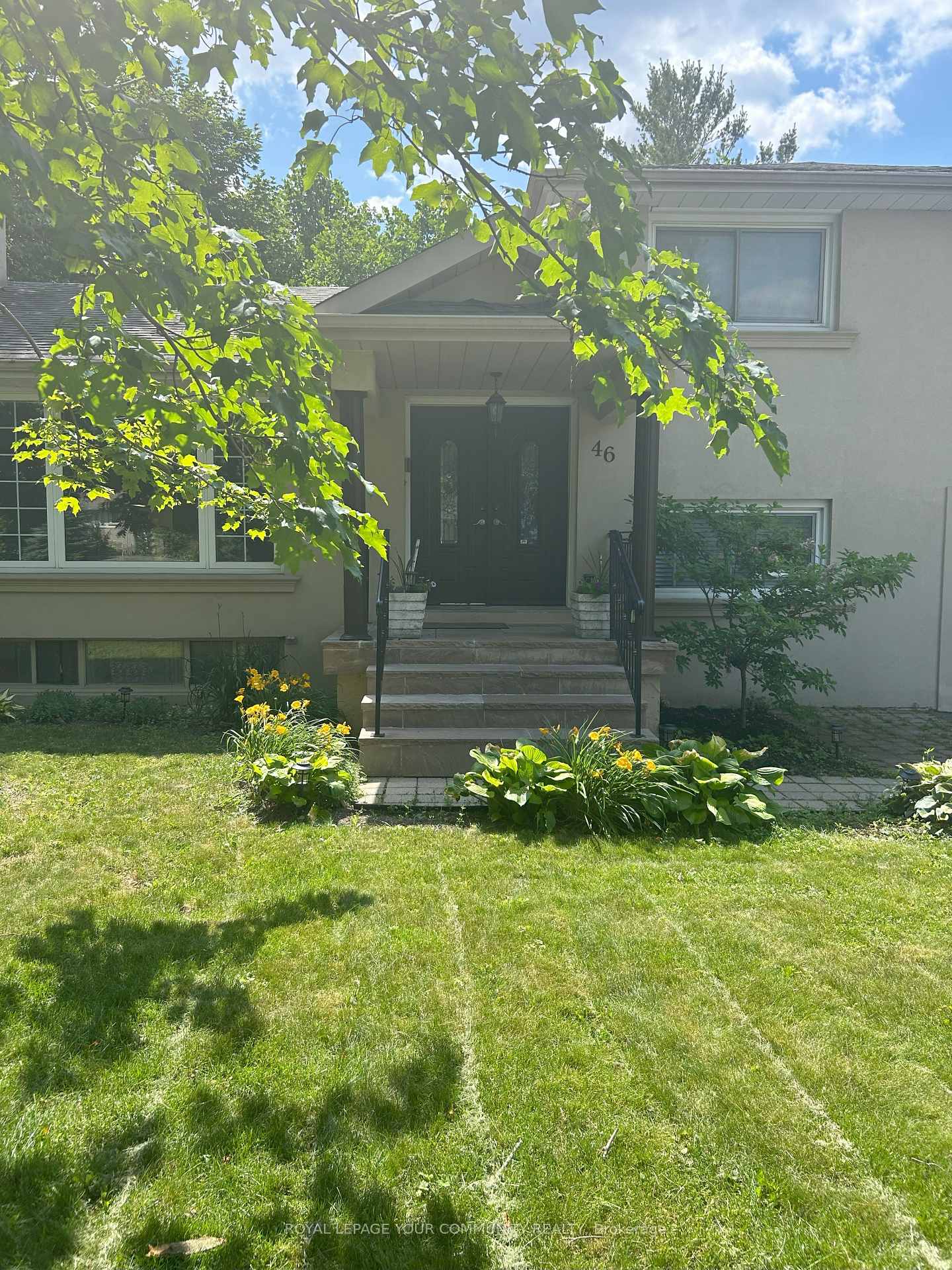 Photo 2 of 46 Netherford Road, Vaughan, Maple — HOMEH