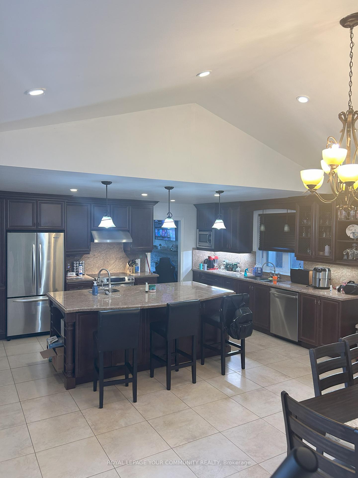 Photo 3 of 46 Netherford Road, Vaughan, Maple — HOMEH
