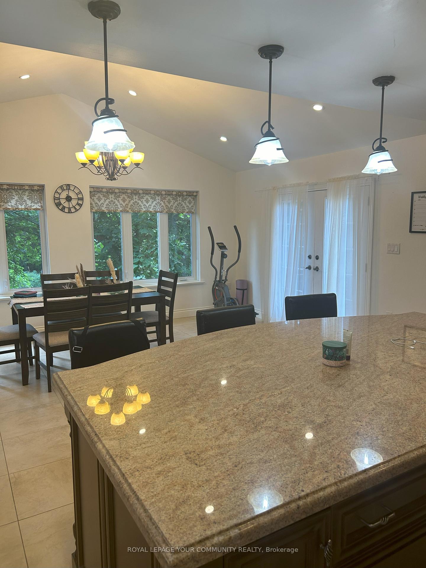 Photo 4 of 46 Netherford Road, Vaughan, Maple — HOMEH